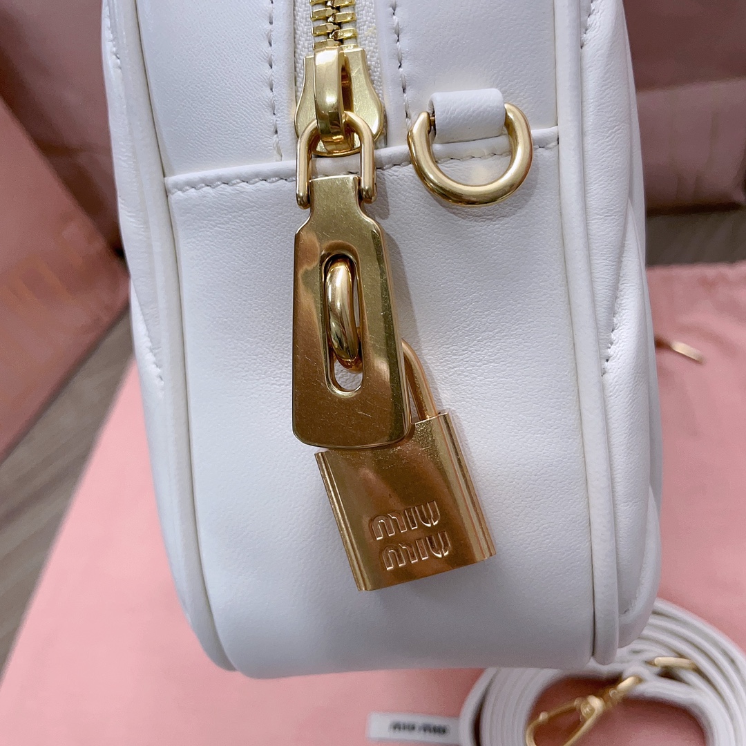 最高級MiuMiuスーパーコピー ミュウミュウバッグコピー アルカディ マテラッセレザー バッグ ホワイト 5BB124_N88_F0009_V_OOO レザー ゴールド金具 - 画像 (6)
