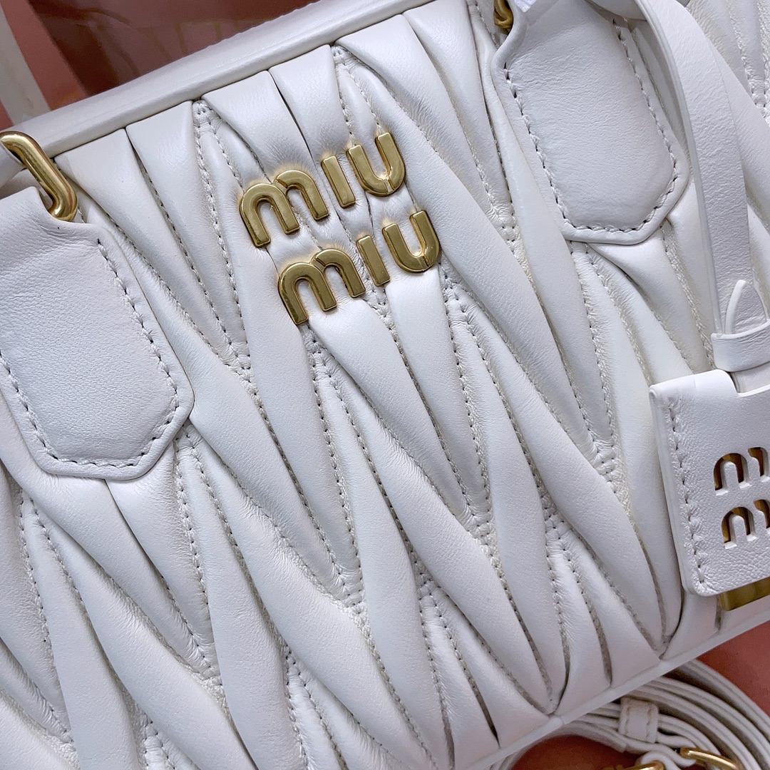 最高級MiuMiuスーパーコピー ミュウミュウバッグコピー アルカディ マテラッセレザー バッグ ホワイト 5BB124_N88_F0009_V_OOO レザー ゴールド金具 - 画像 (5)