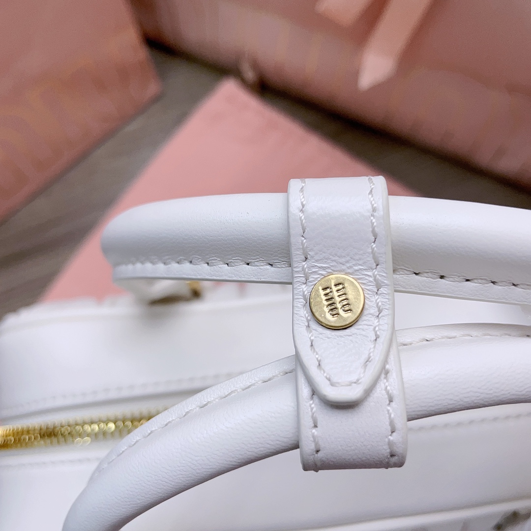 最高級MiuMiuスーパーコピー ミュウミュウバッグコピー アルカディ マテラッセレザー バッグ ホワイト 5BB124_N88_F0009_V_OOO レザー ゴールド金具 - 画像 (4)