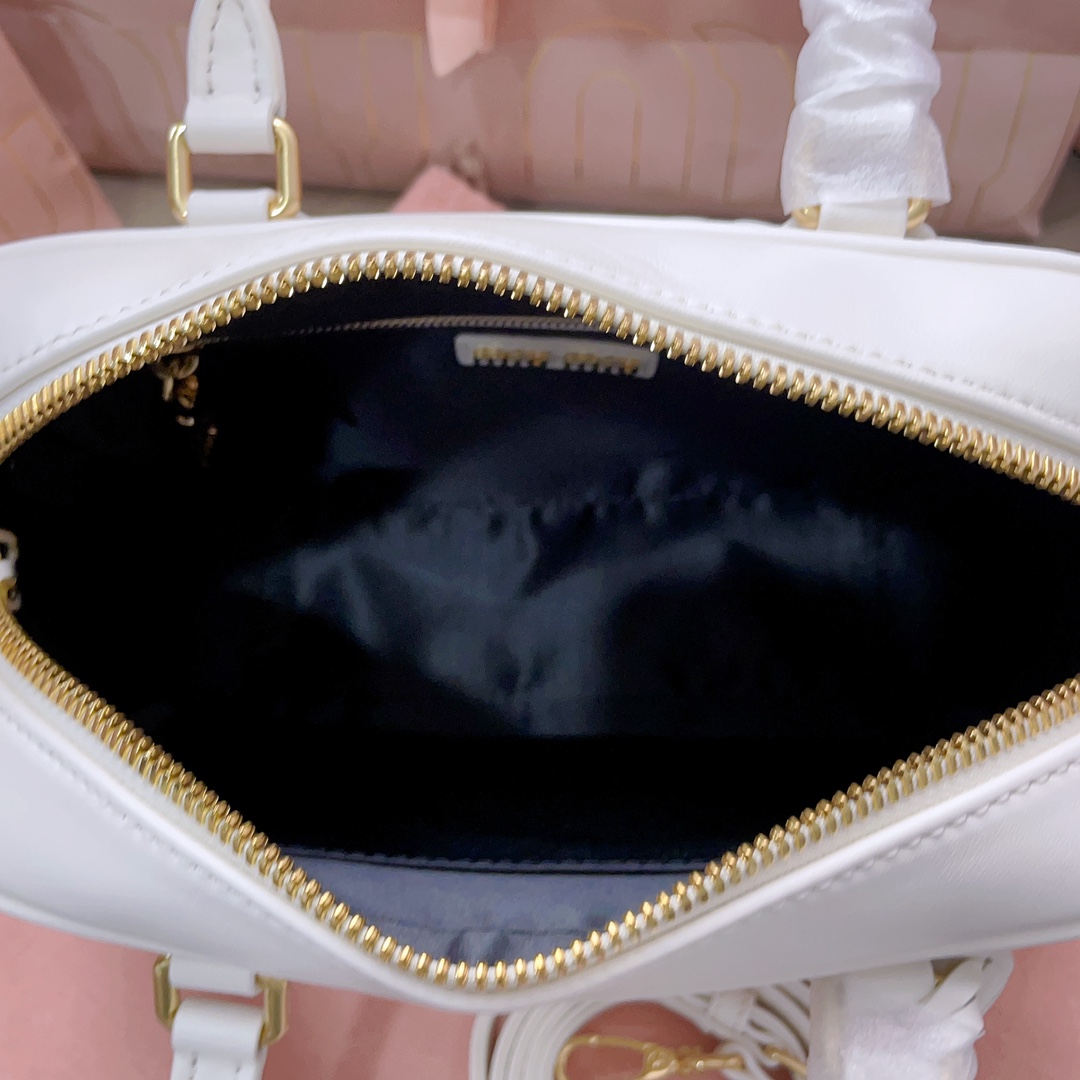 最高級MiuMiuスーパーコピー ミュウミュウバッグコピー アルカディ マテラッセレザー バッグ ホワイト 5BB124_N88_F0009_V_OOO レザー ゴールド金具 - 画像 (3)