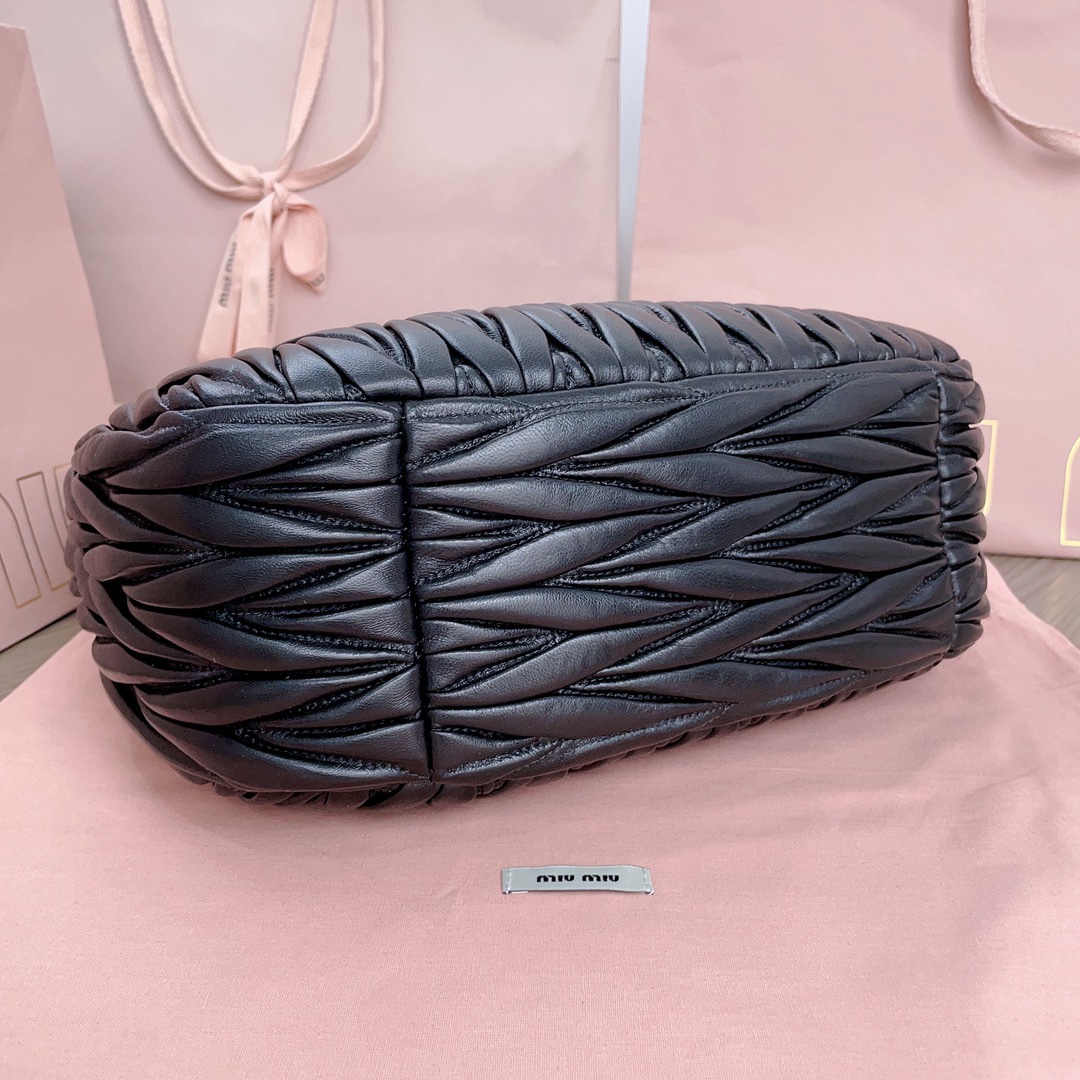 最高級MiuMiuスーパーコピー ミュウミュウバッグコピー ワンダー マテラッセレザー ホーボーバッグ サンド/ダークブラウ 5BC108_2F6Q_F0V6L_V_OOY レザー ゴールド金具 - 画像 (7)