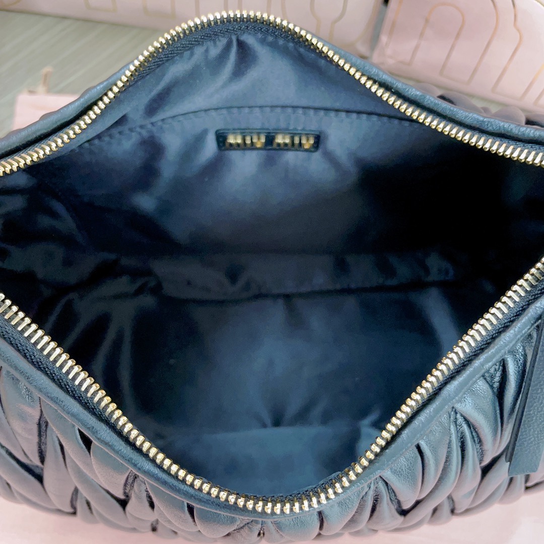最高級MiuMiuスーパーコピー ミュウミュウバッグコピー ワンダー マテラッセレザー ホーボーバッグ サンド/ダークブラウ 5BC108_2F6Q_F0V6L_V_OOY レザー ゴールド金具 - 画像 (4)