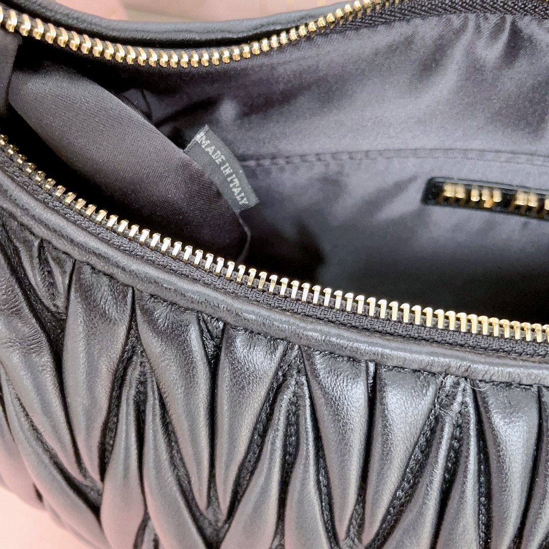 最高級MiuMiuスーパーコピー ミュウミュウバッグコピー ワンダー マテラッセレザー ホーボーバッグ サンド/ダークブラウ 5BC108_2F6Q_F0V6L_V_OOY レザー ゴールド金具 - 画像 (3)
