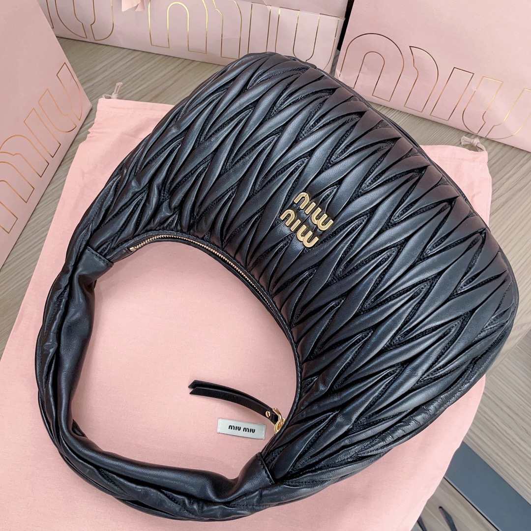 最高級MiuMiuスーパーコピー ミュウミュウバッグコピー ワンダー マテラッセレザー ホーボーバッグ サンド/ダークブラウ 5BC108_2F6Q_F0V6L_V_OOY レザー ゴールド金具 - 画像 (2)