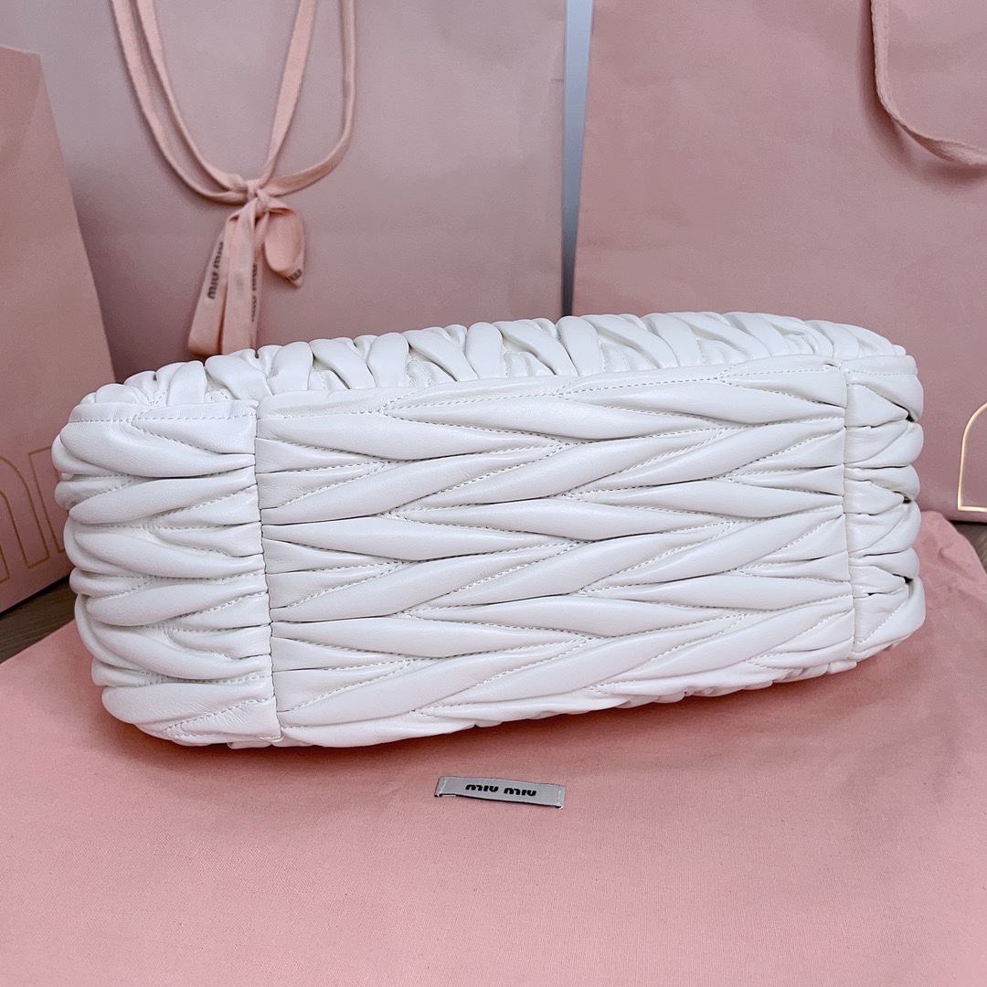 最高級MiuMiuスーパーコピー ミュウミュウバッグコピー ワンダー マテラッセレザー ホーボーバッグ ホワイト 5BC108_N88_F0009_V_OOY レザー ゴールド金具 - 画像 (7)