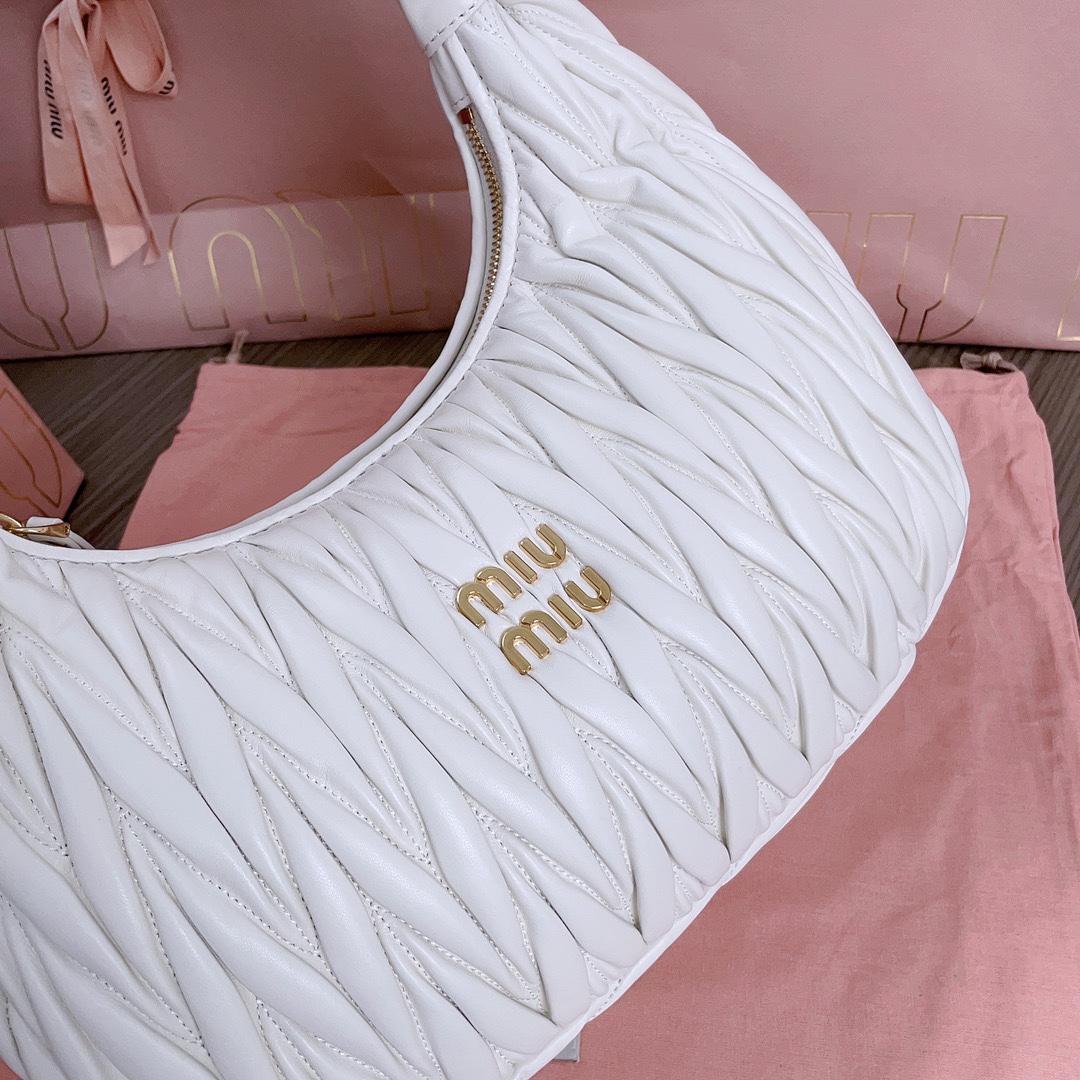 最高級MiuMiuスーパーコピー ミュウミュウバッグコピー ワンダー マテラッセレザー ホーボーバッグ ホワイト 5BC108_N88_F0009_V_OOY レザー ゴールド金具 - 画像 (6)