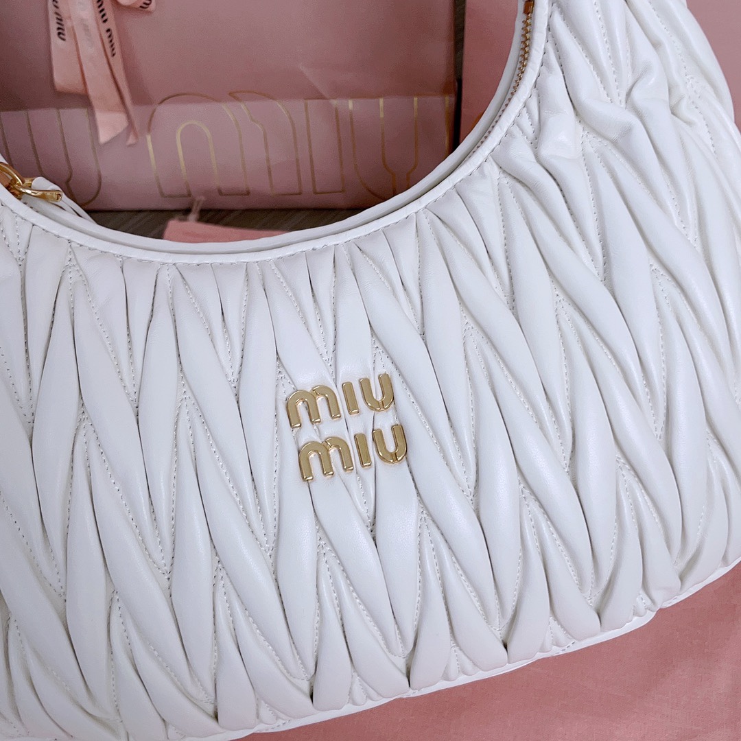 最高級MiuMiuスーパーコピー ミュウミュウバッグコピー ワンダー マテラッセレザー ホーボーバッグ ホワイト 5BC108_N88_F0009_V_OOY レザー ゴールド金具 - 画像 (5)
