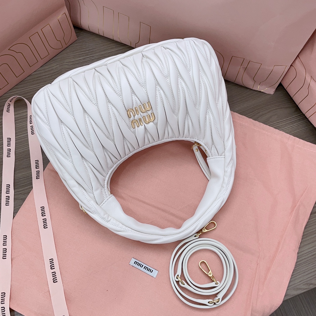 最高級MiuMiuスーパーコピー ミュウミュウバッグコピー ワンダー マテラッセレザー ホーボーバッグ ホワイト 5BC153_N88_F0009_V_OOO レザー ゴールド金具 - 画像 (4)