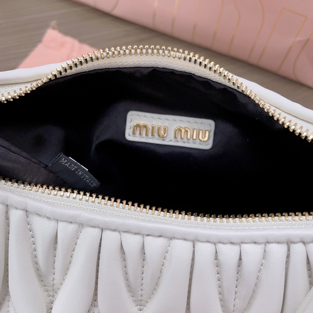 最高級MiuMiuスーパーコピー ミュウミュウバッグコピー ワンダー マテラッセレザー ホーボーバッグ ホワイト 5BC153_N88_F0009_V_OOO レザー ゴールド金具 - 画像 (2)