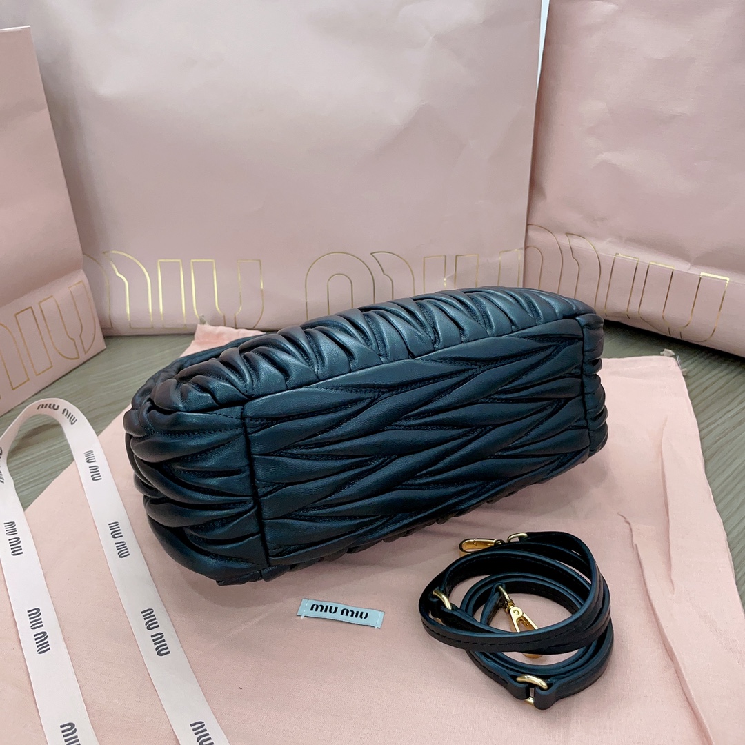 最高級MiuMiuスーパーコピー ミュウミュウバッグコピー ワンダー マテラッセレザー ホーボーバッグ ブラック 5BC153_N88_F0002_V_OOO レザー ゴールド金具 - 画像 (7)