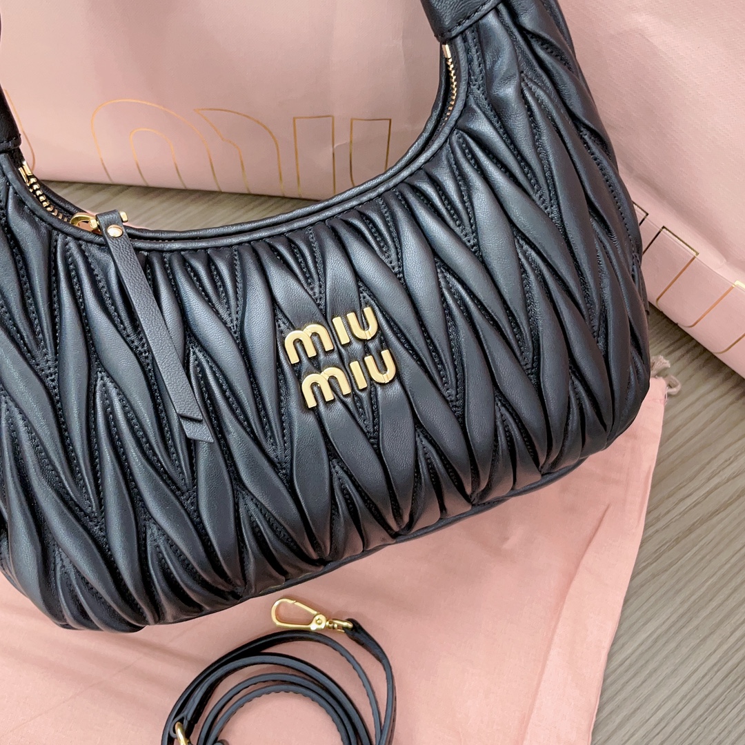 最高級MiuMiuスーパーコピー ミュウミュウバッグコピー ワンダー マテラッセレザー ホーボーバッグ ブラック 5BC153_N88_F0002_V_OOO レザー ゴールド金具 - 画像 (6)