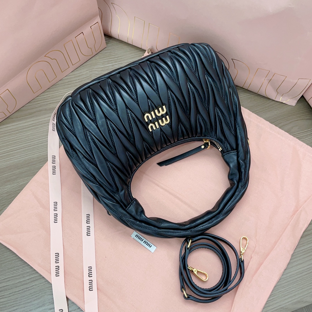 最高級MiuMiuスーパーコピー ミュウミュウバッグコピー ワンダー マテラッセレザー ホーボーバッグ ブラック 5BC153_N88_F0002_V_OOO レザー ゴールド金具 - 画像 (4)