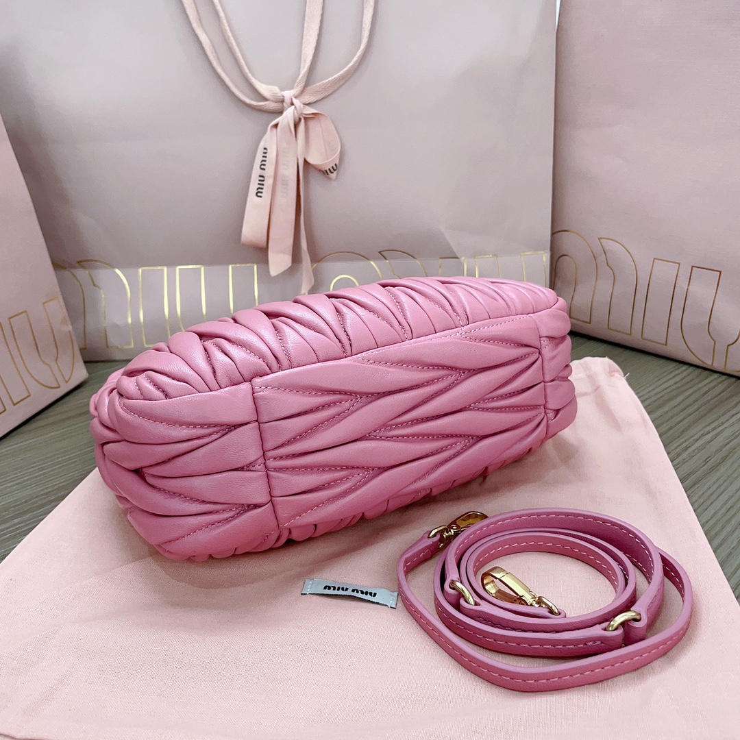 最高級MiuMiuスーパーコピー ミュウミュウバッグコピー ワンダー マテラッセレザー ホーボーバッグ ピンク 5BC125_N88_F0638_V_OOY レザー ゴールド金具 - 画像 (7)
