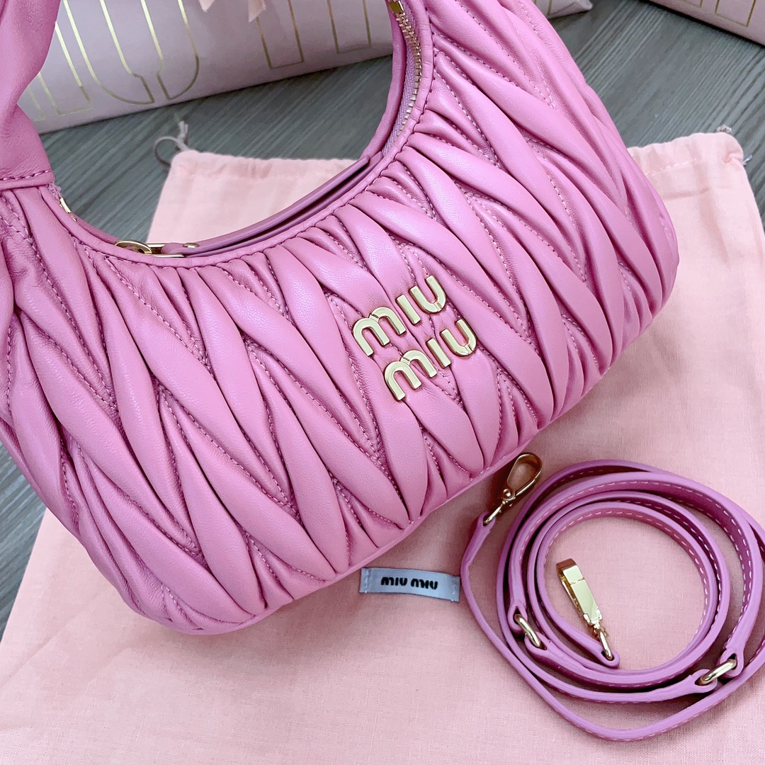 最高級MiuMiuスーパーコピー ミュウミュウバッグコピー ワンダー マテラッセレザー ホーボーバッグ ピンク 5BC125_N88_F0638_V_OOY レザー ゴールド金具 - 画像 (5)