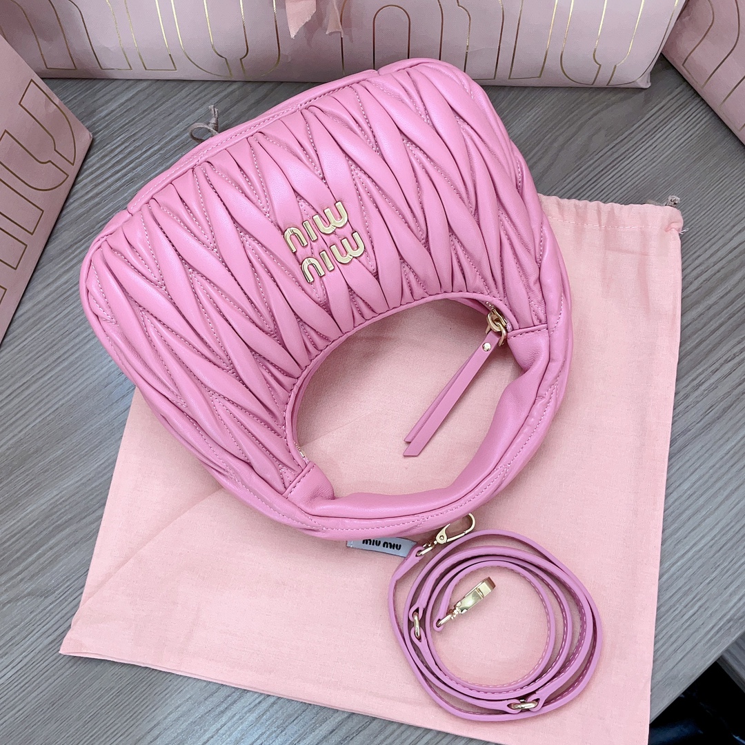 最高級MiuMiuスーパーコピー ミュウミュウバッグコピー ワンダー マテラッセレザー ホーボーバッグ ピンク 5BC125_N88_F0638_V_OOY レザー ゴールド金具 - 画像 (2)