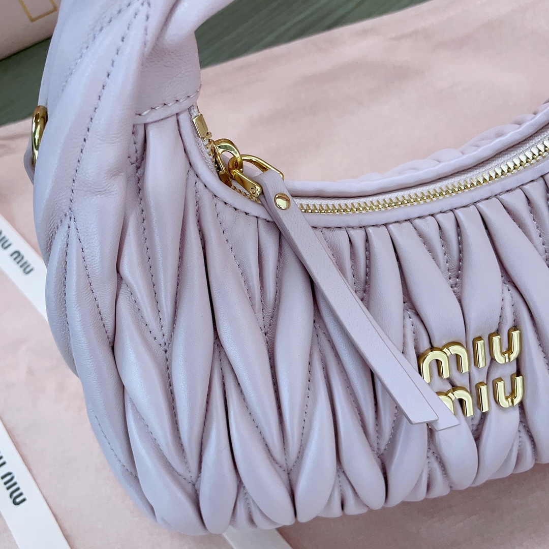 最高級MiuMiuスーパーコピー ミュウミュウバッグコピー ワンダー マテラッセレザー ホーボーバッグ ピンク 5BC125_N88_F0E18_V_OOY レザー ゴールド金具 - 画像 (5)