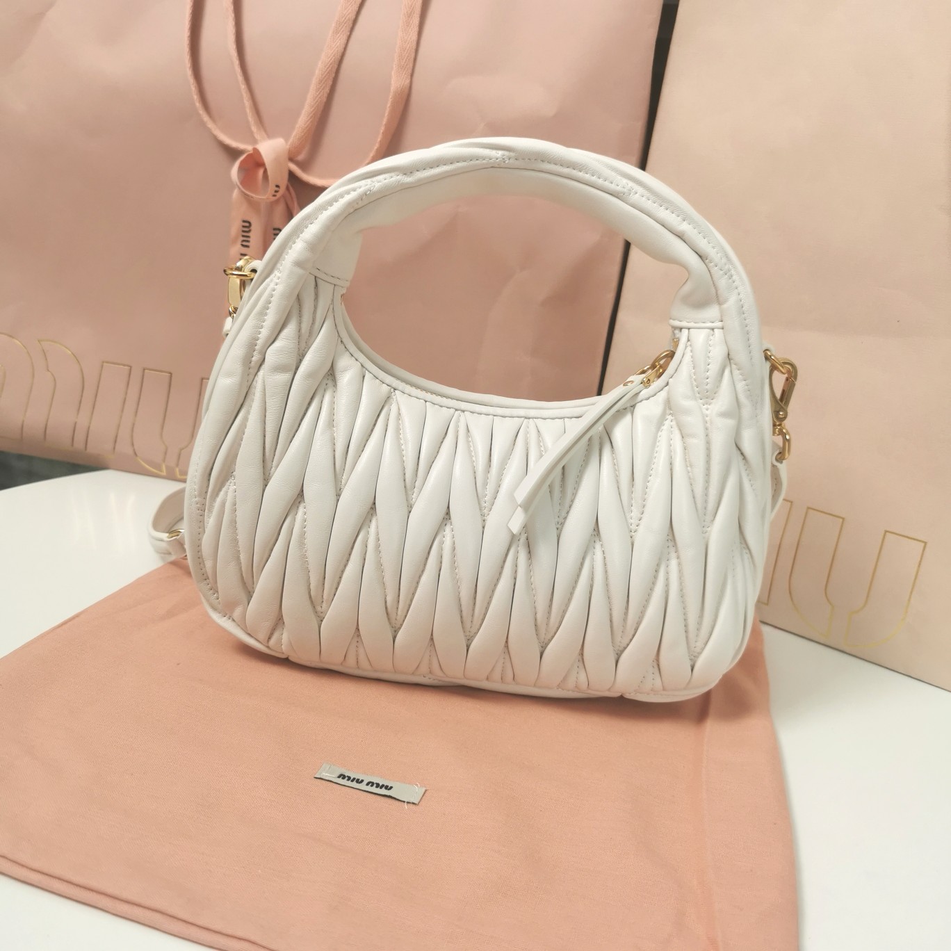 最高級MiuMiuスーパーコピー ミュウミュウバッグコピー ワンダー マテラッセレザー ホーボーバッグ ホワイト 5BC125_N88_F0009_V_OOY レザー ゴールド金具 - 画像 (9)