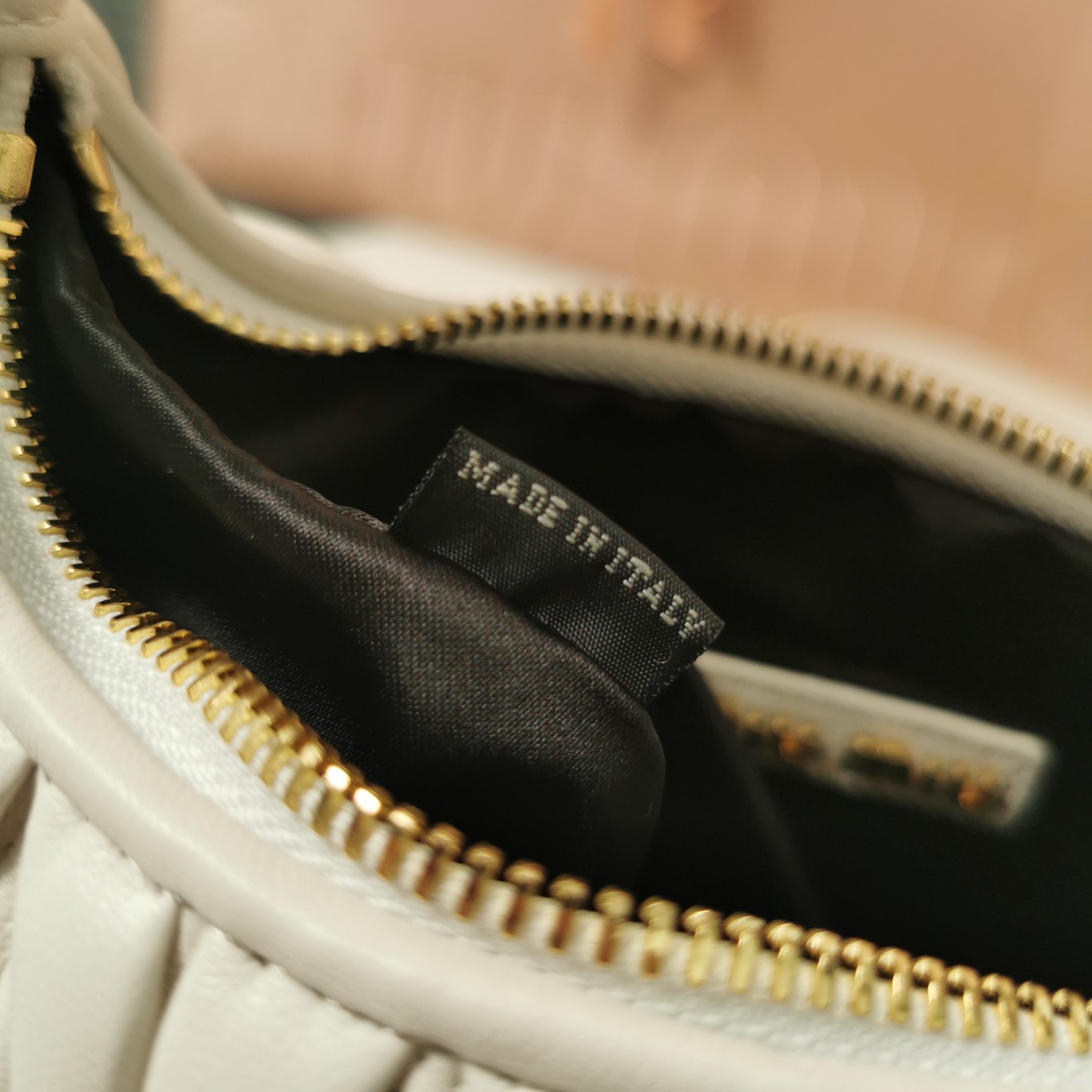 最高級MiuMiuスーパーコピー ミュウミュウバッグコピー ワンダー マテラッセレザー ホーボーバッグ ホワイト 5BC125_N88_F0009_V_OOY レザー ゴールド金具 - 画像 (2)
