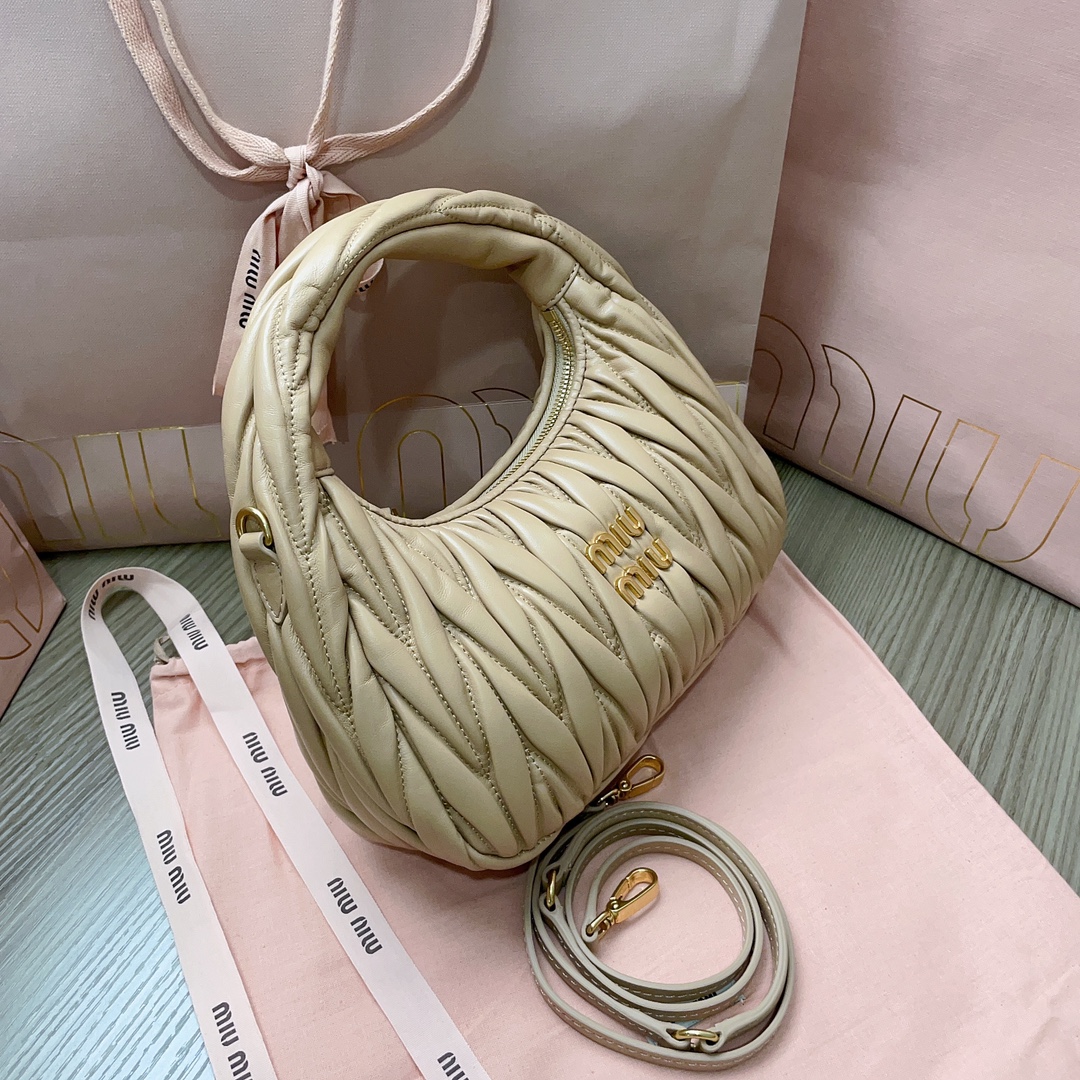最高級MiuMiuスーパーコピー ミュウミュウバッグコピー ワンダー マテラッセレザー ホーボーバッグ サンドベージュ 5BC125_N88_F0036_V_OOY レザー ゴールド金具 - 画像 (9)