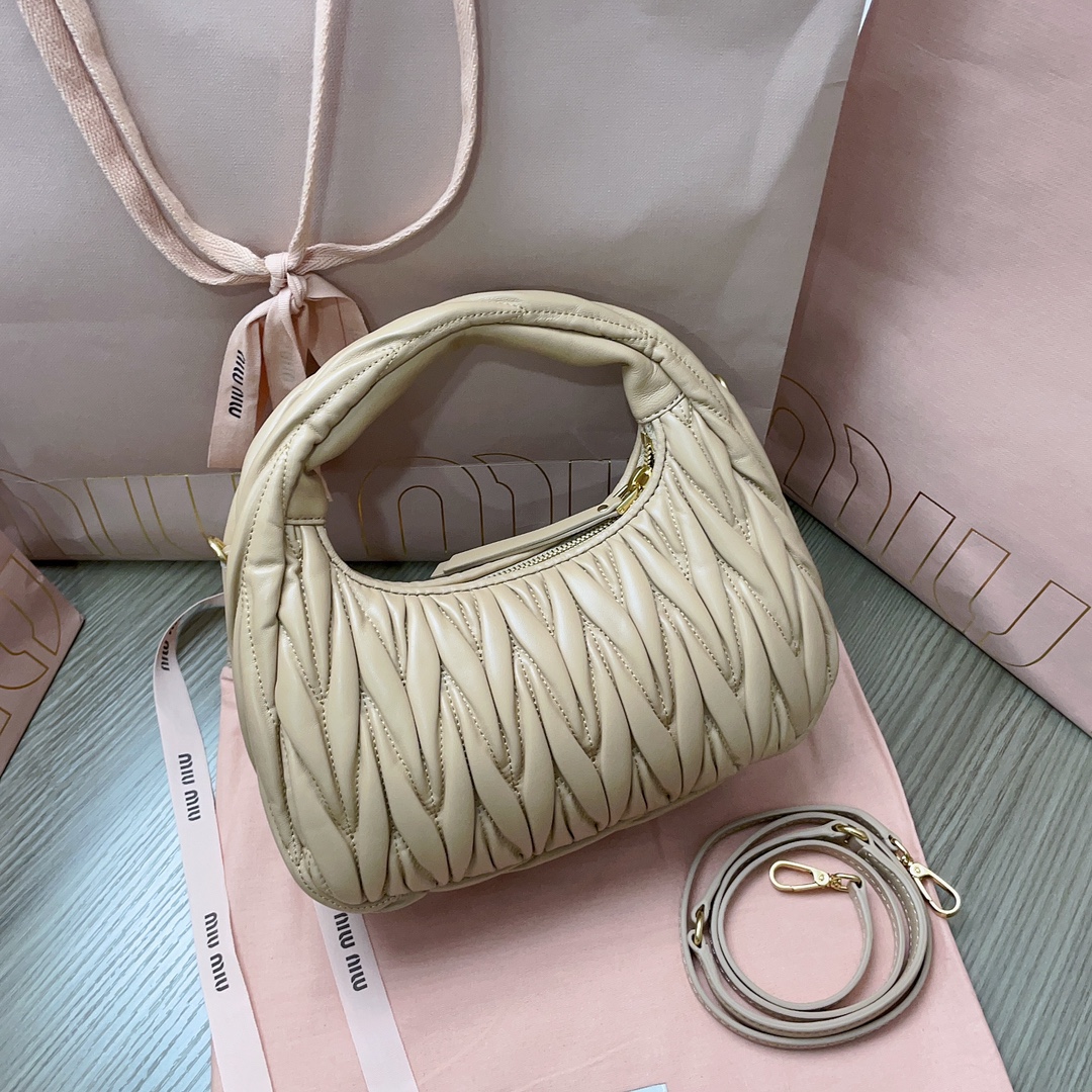 最高級MiuMiuスーパーコピー ミュウミュウバッグコピー ワンダー マテラッセレザー ホーボーバッグ サンドベージュ 5BC125_N88_F0036_V_OOY レザー ゴールド金具 - 画像 (8)