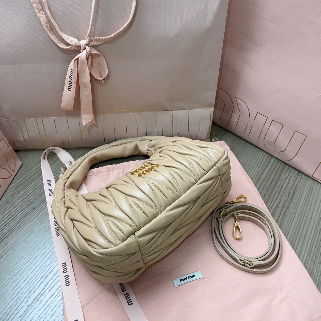 最高級MiuMiuスーパーコピー ミュウミュウバッグコピー ワンダー マテラッセレザー ホーボーバッグ サンドベージュ 5BC125_N88_F0036_V_OOY レザー ゴールド金具 - 画像 (7)