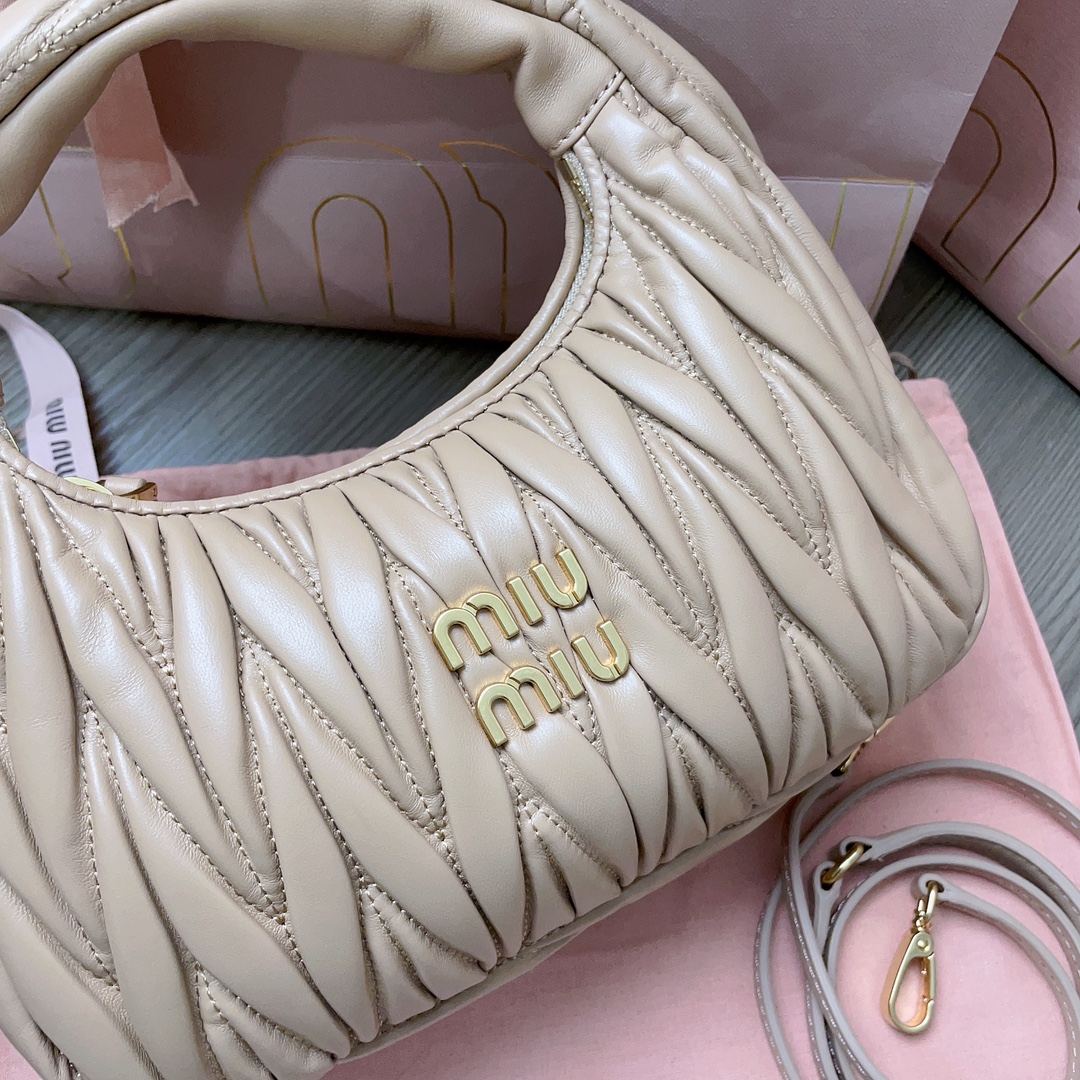 最高級MiuMiuスーパーコピー ミュウミュウバッグコピー ワンダー マテラッセレザー ホーボーバッグ サンドベージュ 5BC125_N88_F0036_V_OOY レザー ゴールド金具 - 画像 (6)