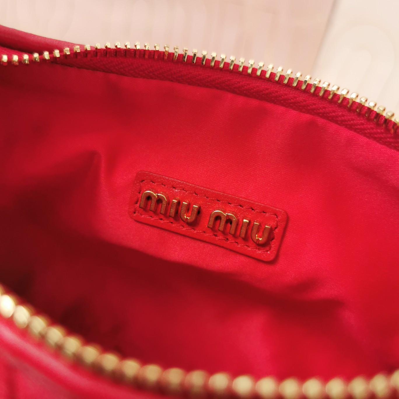 最高級MiuMiuスーパーコピー ミュウミュウバッグコピー ワンダー マテラッセレザー ホーボーバッグ オレンジ 5BC125_N88_F0049_V_OOY レザー ゴールド金具 - 画像 (3)