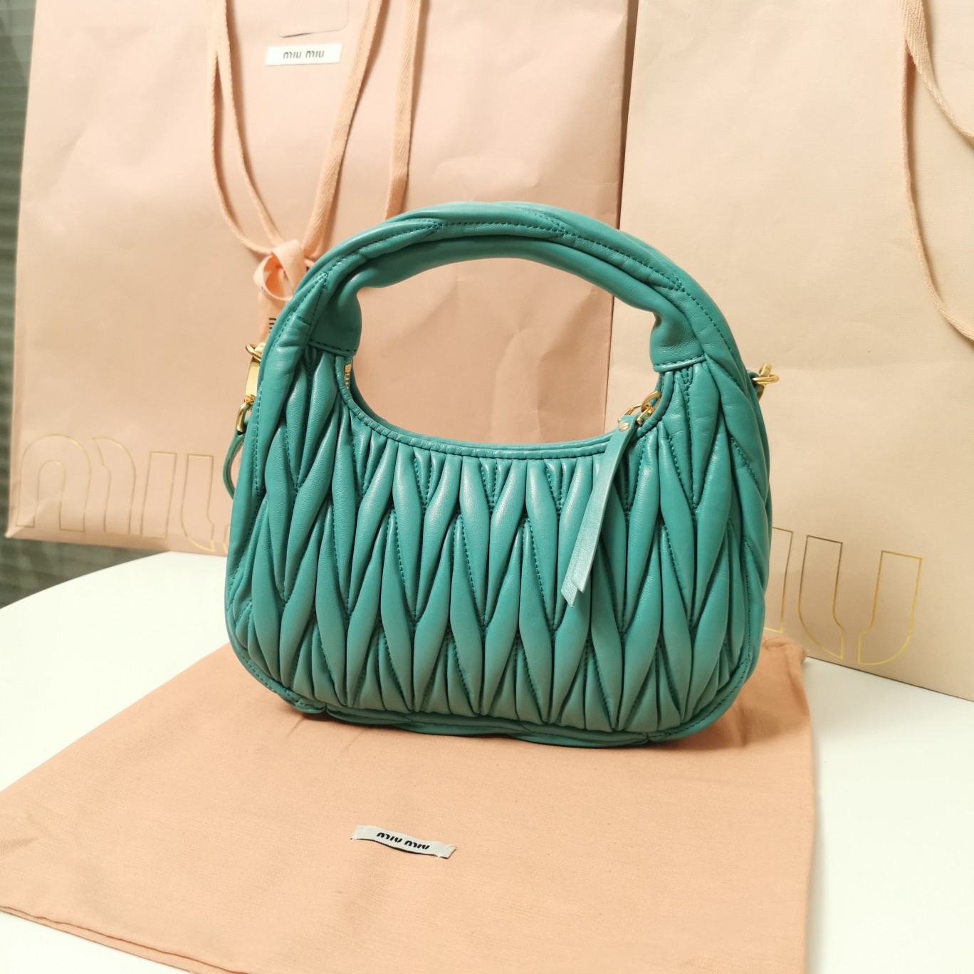 最高級MiuMiuスーパーコピー ミュウミュウバッグコピー ワンダー マテラッセレザー ホーボーバッグ サルビアグリーン 5BC125_N88_F0092_V_OOY レザー ゴールド金具 - 画像 (9)