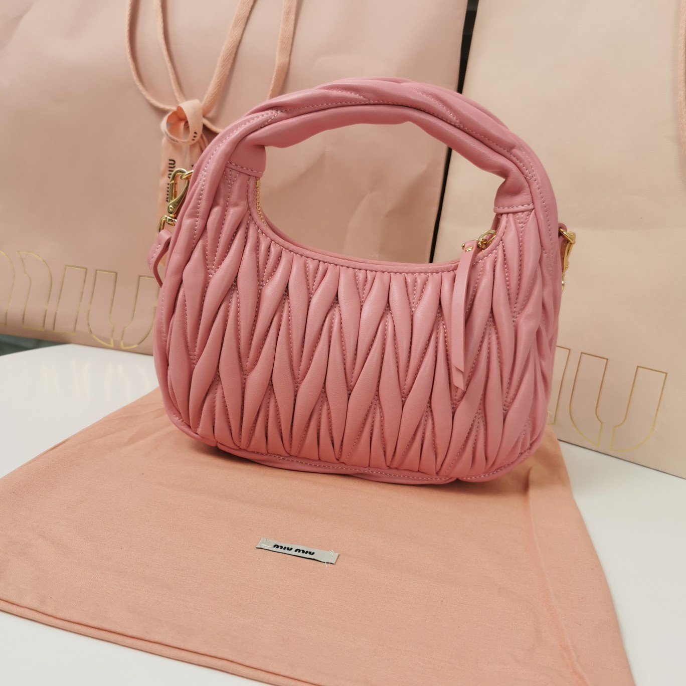 最高級MiuMiuスーパーコピー ミュウミュウバッグコピー ワンダー マテラッセレザー ホーボーバッグ ピンク 5BC125_N88_F0638_V_OOY レザー ゴールド金具 - 画像 (9)