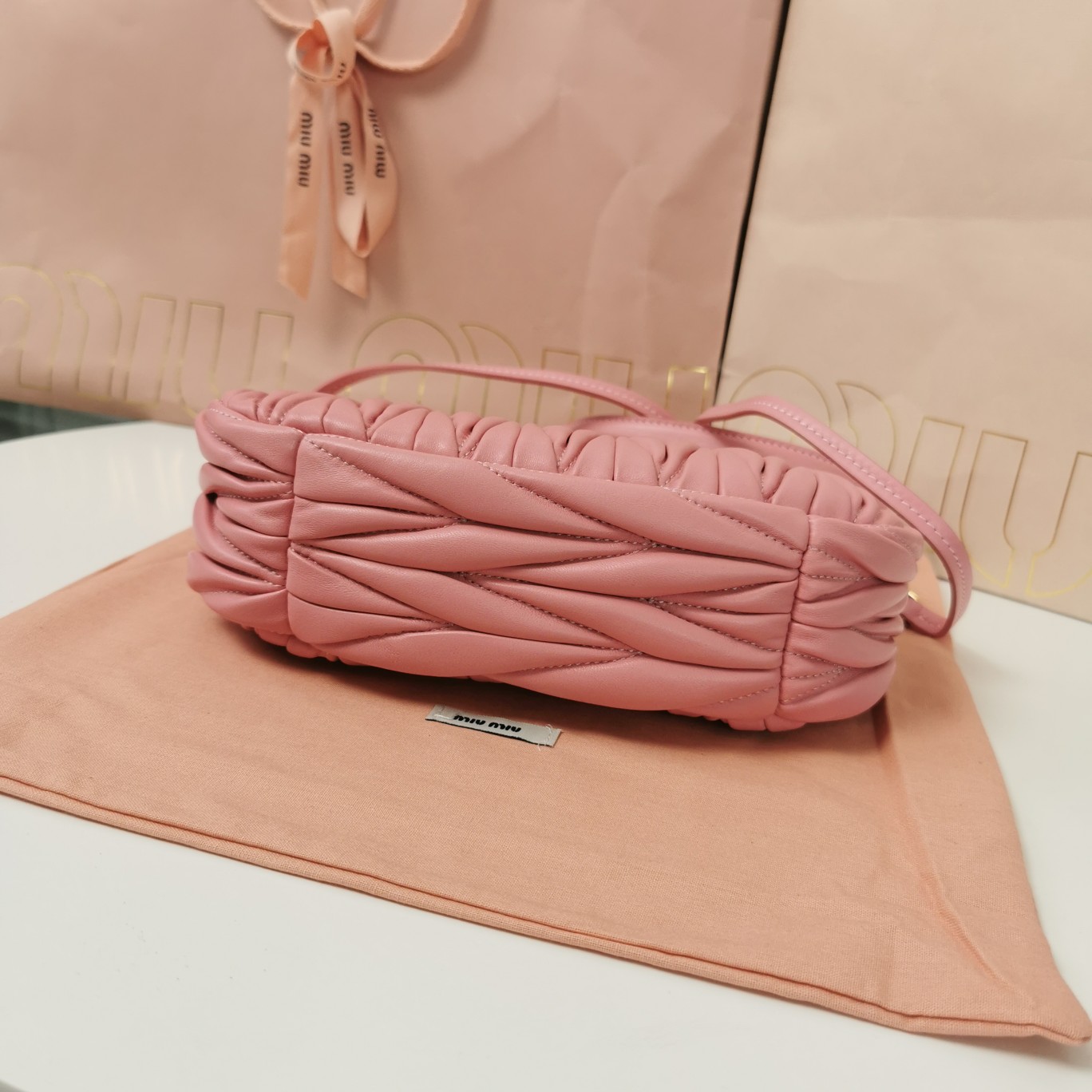 最高級MiuMiuスーパーコピー ミュウミュウバッグコピー ワンダー マテラッセレザー ホーボーバッグ ピンク 5BC125_N88_F0638_V_OOY レザー ゴールド金具 - 画像 (7)