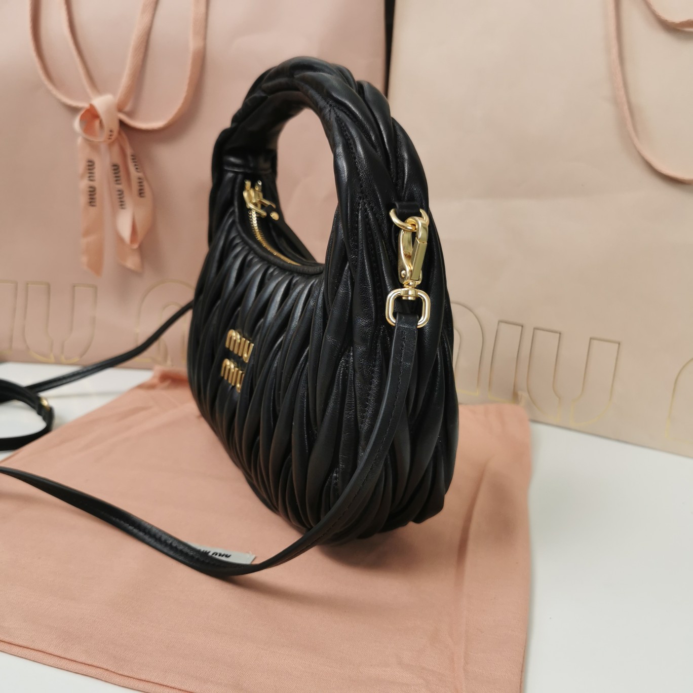 最高級MiuMiuスーパーコピー ミュウミュウバッグコピー ワンダー マテラッセレザー ホーボーバッグ ブラック 5BC125_N88_F0002_V_OOY レザー ゴールド金具 - 画像 (8)