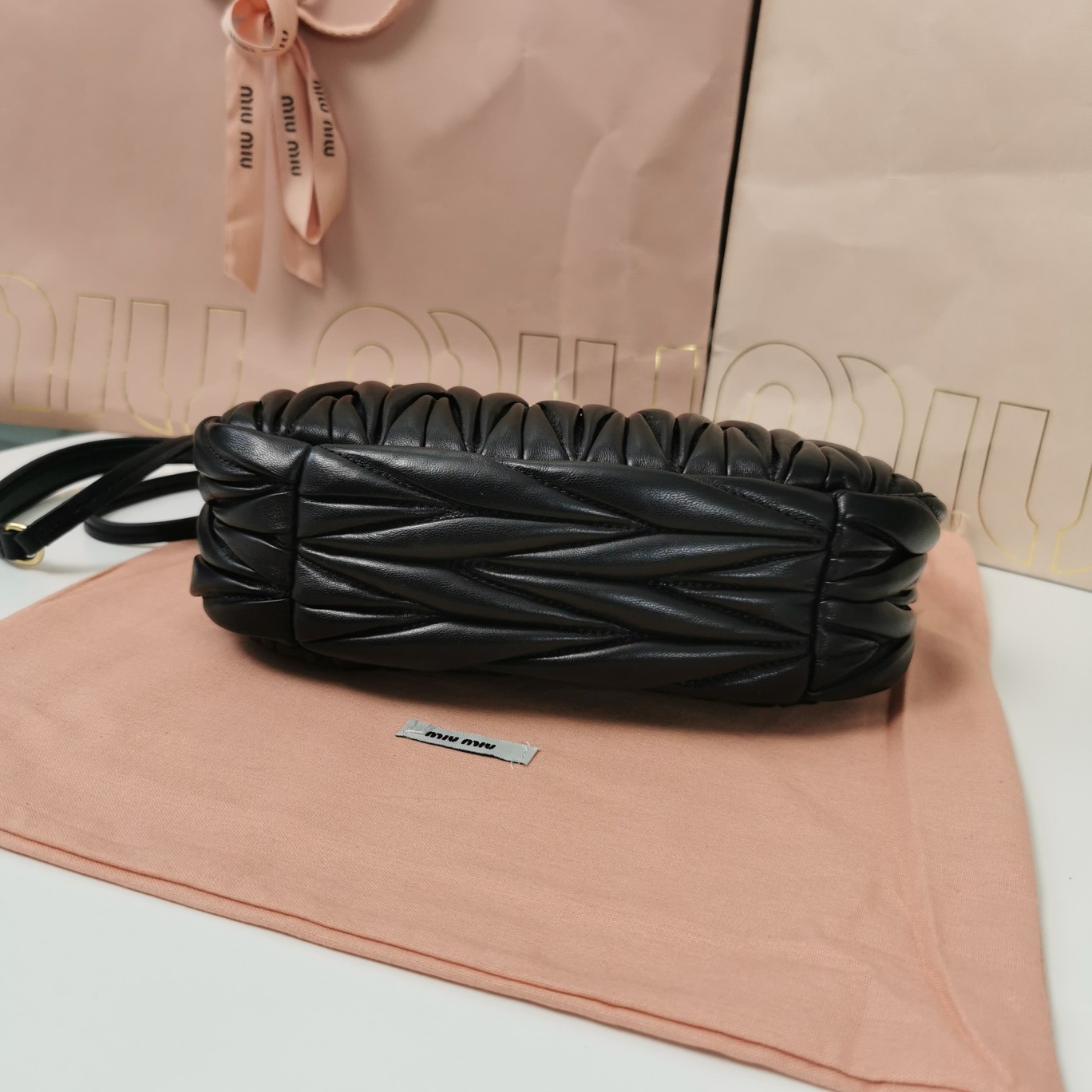 最高級MiuMiuスーパーコピー ミュウミュウバッグコピー ワンダー マテラッセレザー ホーボーバッグ ブラック 5BC125_N88_F0002_V_OOY レザー ゴールド金具 - 画像 (7)