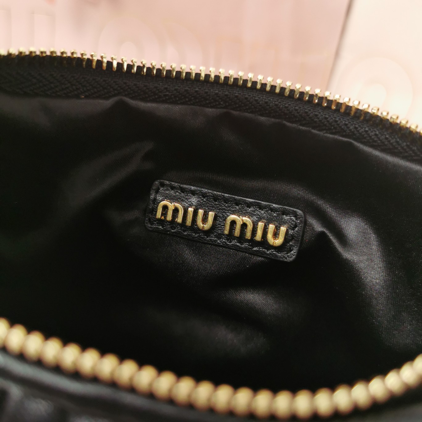 最高級MiuMiuスーパーコピー ミュウミュウバッグコピー ワンダー マテラッセレザー ホーボーバッグ ブラック 5BC125_N88_F0002_V_OOY レザー ゴールド金具 - 画像 (3)