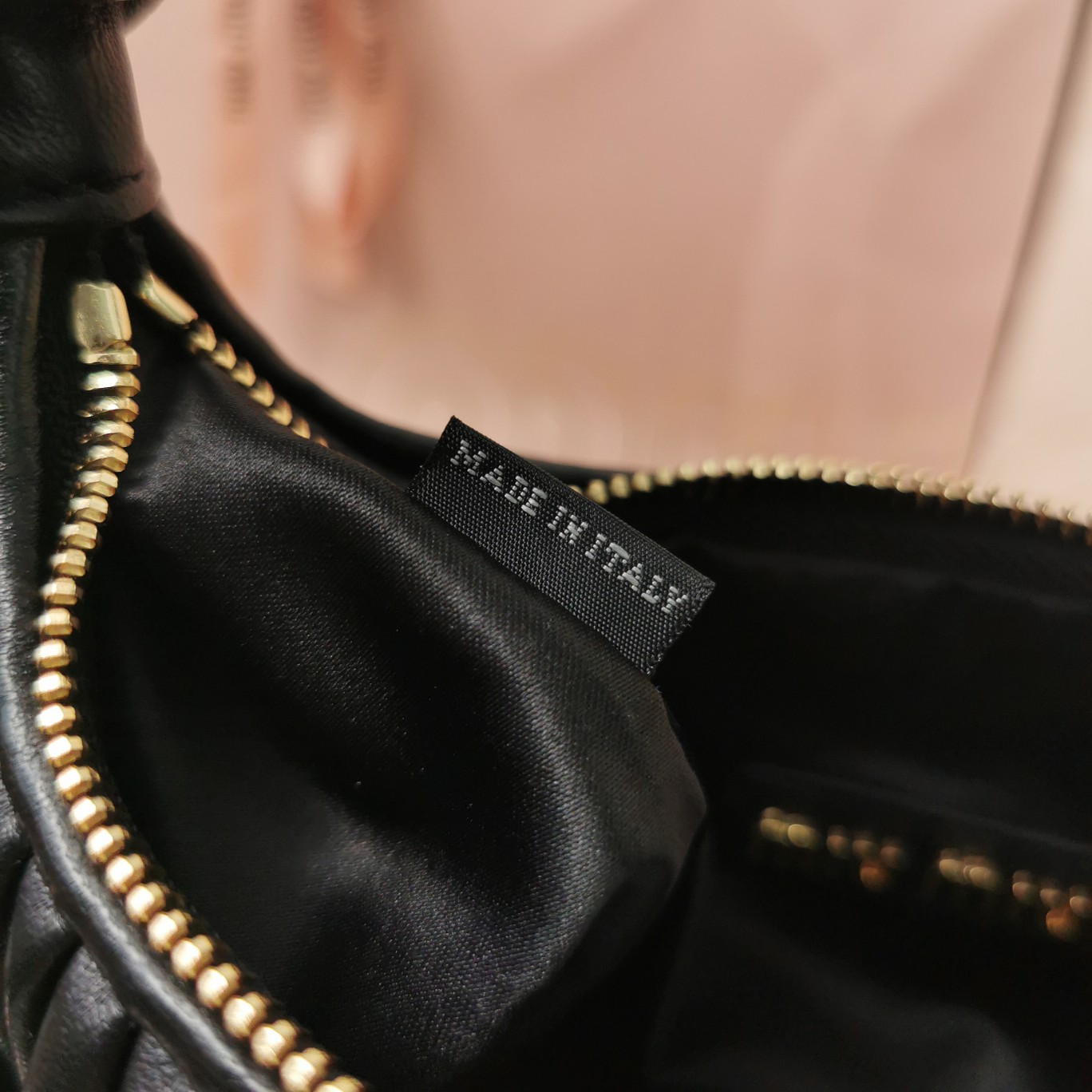 最高級MiuMiuスーパーコピー ミュウミュウバッグコピー ワンダー マテラッセレザー ホーボーバッグ ブラック 5BC125_N88_F0002_V_OOY レザー ゴールド金具 - 画像 (2)