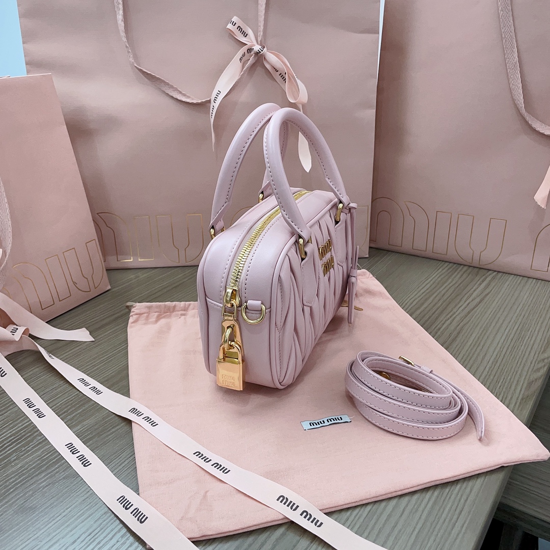 最高級MiuMiuスーパーコピー ミュウミュウバッグコピー アルカディ マテラッセレザー バッグ ピンク 5BB123_N88_F0E18_V_YOO レザー ゴールド金具 - 画像 (9)