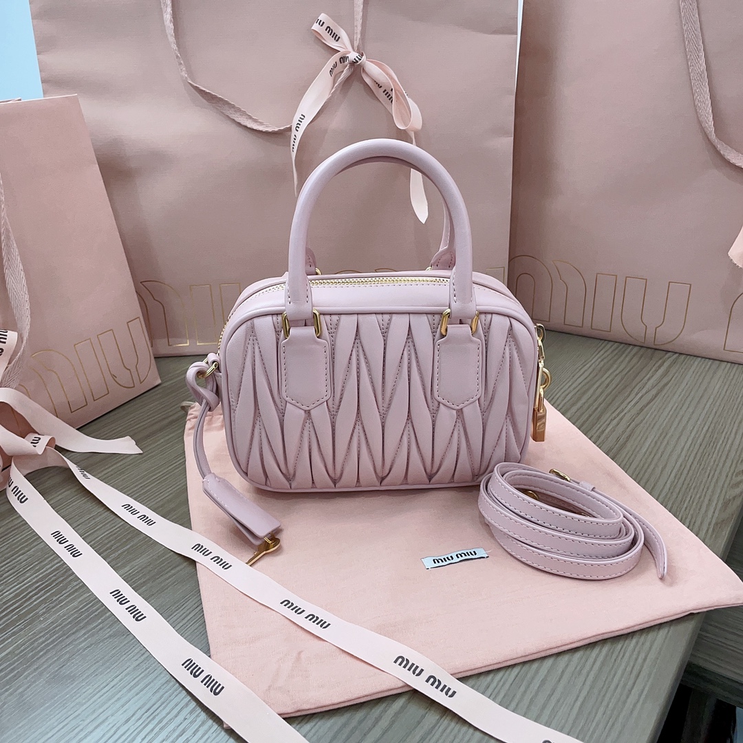 最高級MiuMiuスーパーコピー ミュウミュウバッグコピー アルカディ マテラッセレザー バッグ ピンク 5BB123_N88_F0E18_V_YOO レザー ゴールド金具 - 画像 (8)
