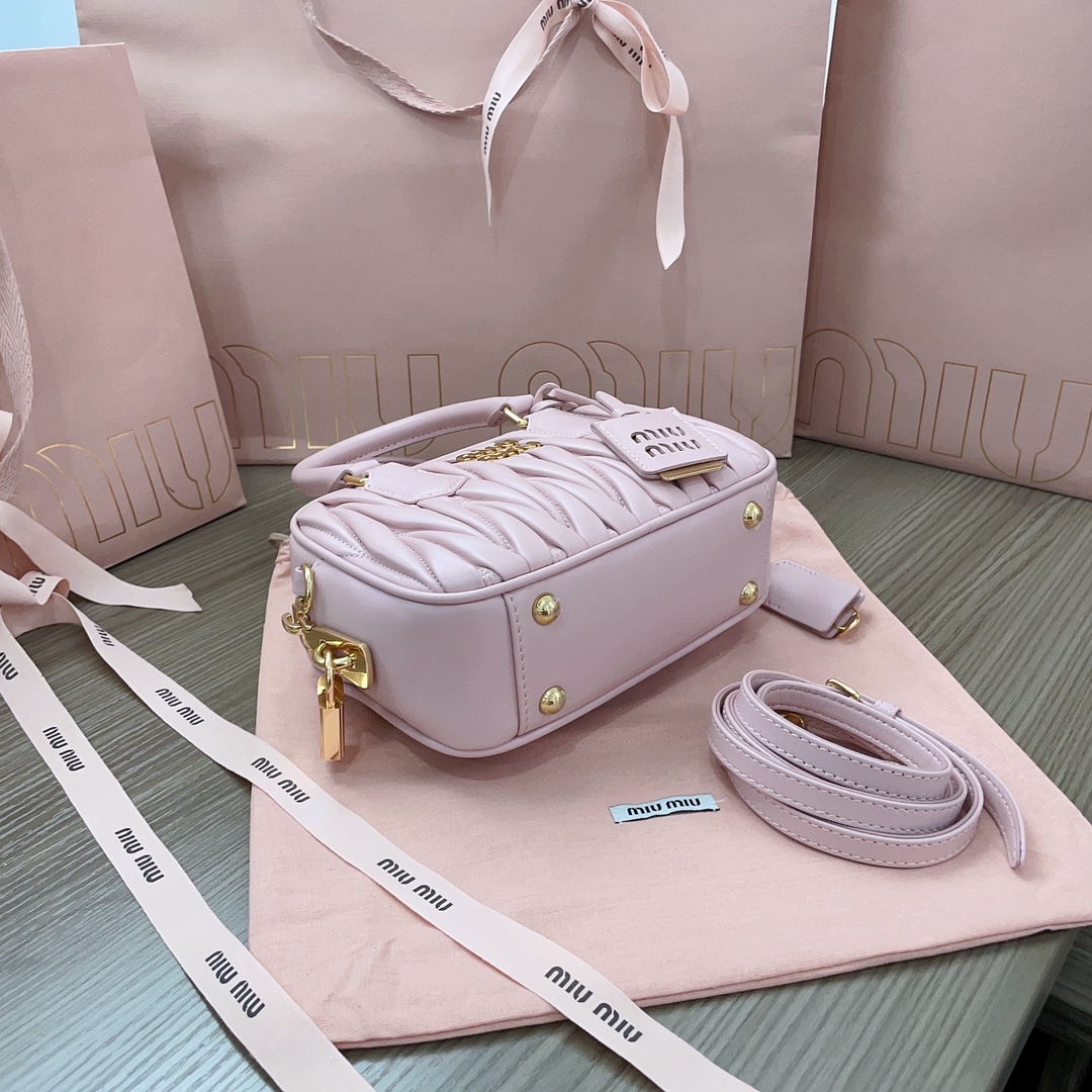 最高級MiuMiuスーパーコピー ミュウミュウバッグコピー アルカディ マテラッセレザー バッグ ピンク 5BB123_N88_F0E18_V_YOO レザー ゴールド金具 - 画像 (7)