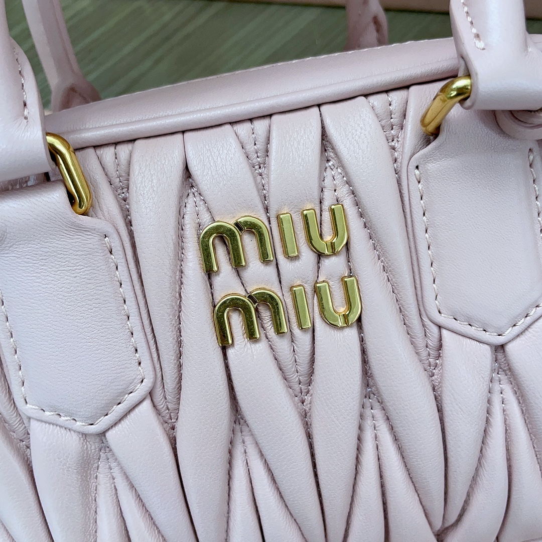 最高級MiuMiuスーパーコピー ミュウミュウバッグコピー アルカディ マテラッセレザー バッグ ピンク 5BB123_N88_F0E18_V_YOO レザー ゴールド金具 - 画像 (6)