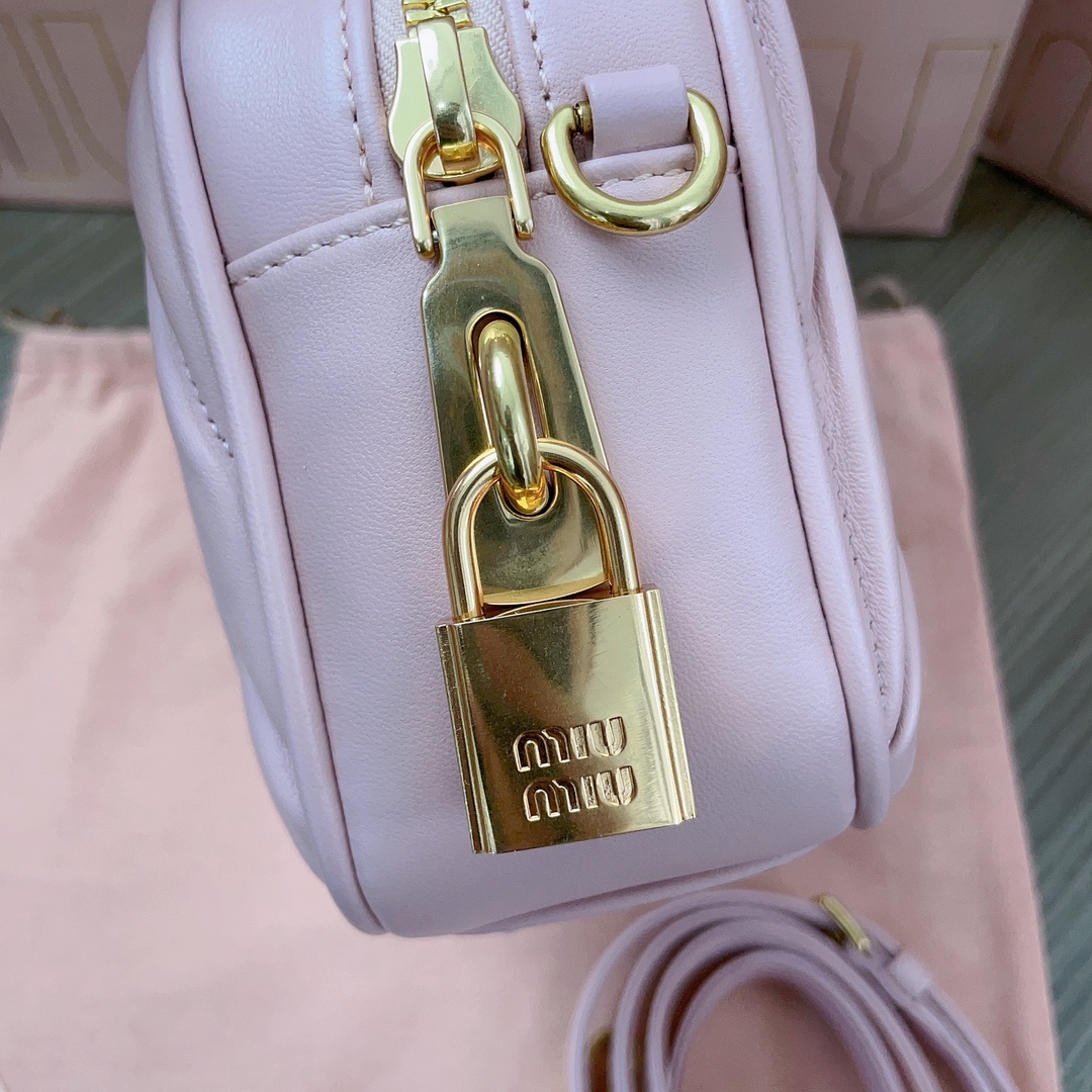 最高級MiuMiuスーパーコピー ミュウミュウバッグコピー アルカディ マテラッセレザー バッグ ピンク 5BB123_N88_F0E18_V_YOO レザー ゴールド金具 - 画像 (5)