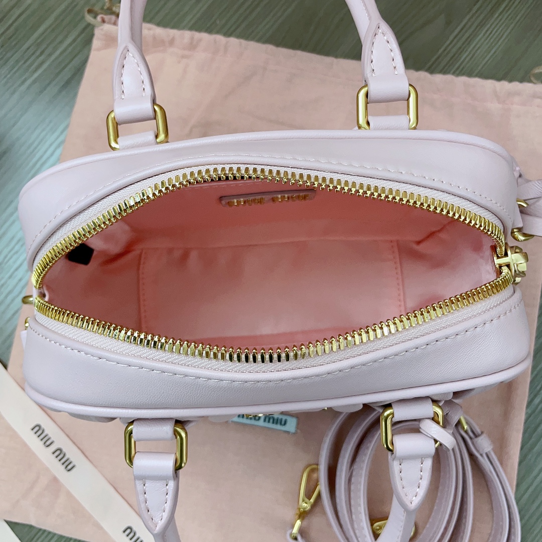 最高級MiuMiuスーパーコピー ミュウミュウバッグコピー アルカディ マテラッセレザー バッグ ピンク 5BB123_N88_F0E18_V_YOO レザー ゴールド金具 - 画像 (4)
