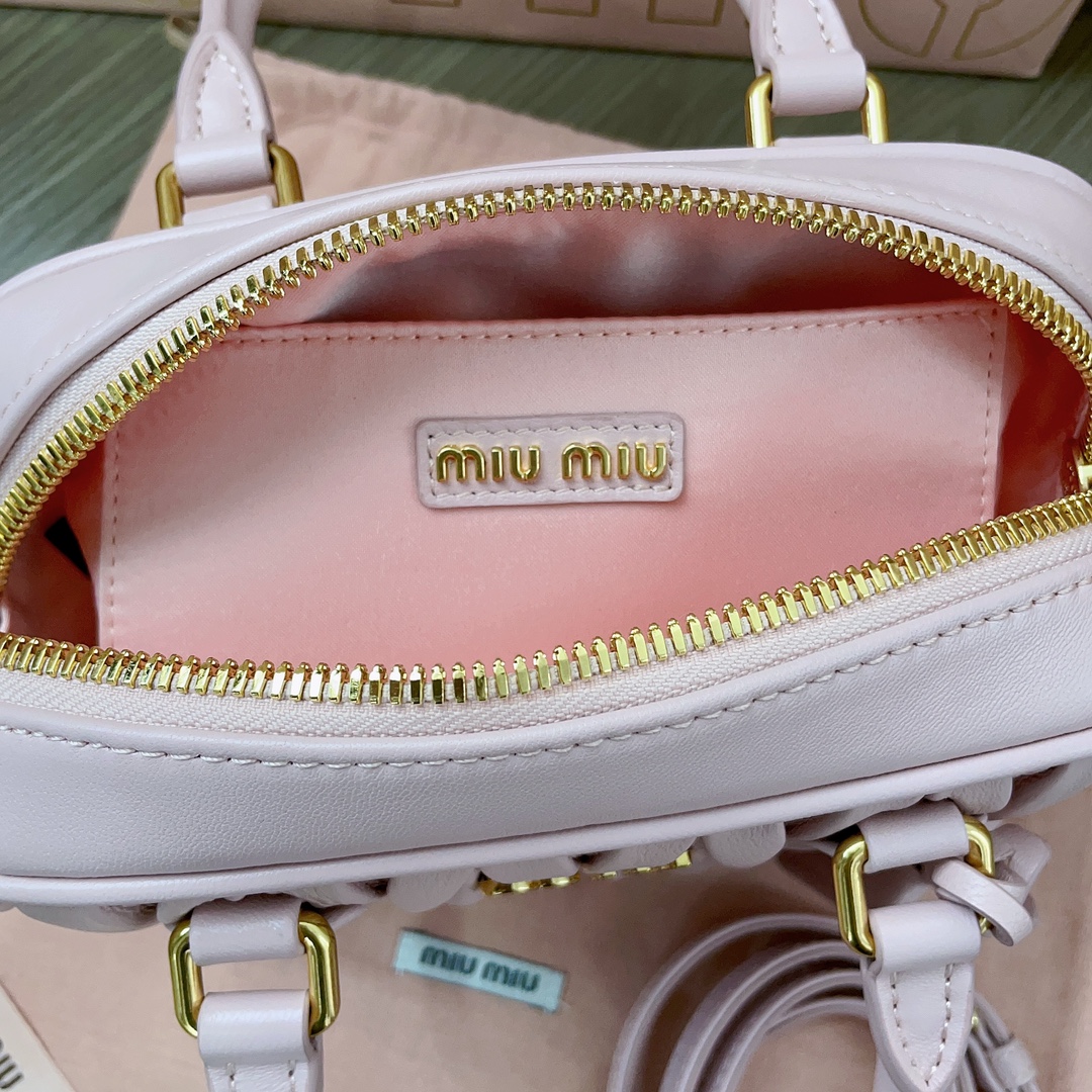 最高級MiuMiuスーパーコピー ミュウミュウバッグコピー アルカディ マテラッセレザー バッグ ピンク 5BB123_N88_F0E18_V_YOO レザー ゴールド金具 - 画像 (3)