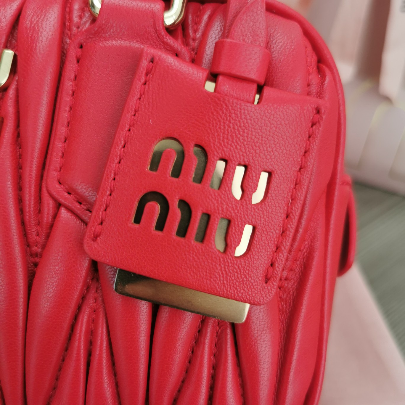 最高級MiuMiuスーパーコピー ミュウミュウバッグコピー アルカディ マテラッセレザー バッグ レッド 5BB123_N88_F0011_V_YOO レザー ゴールド金具 - 画像 (5)