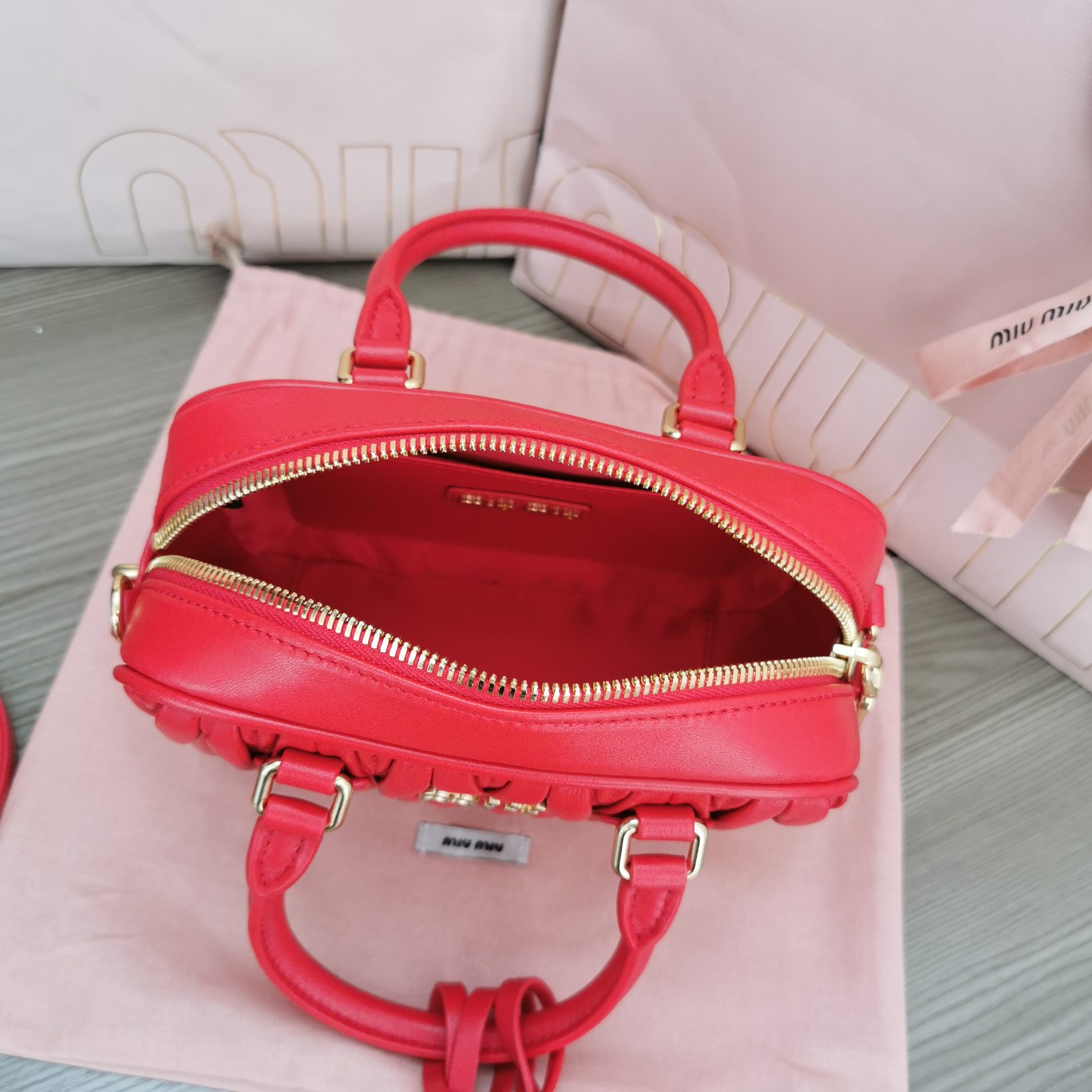 最高級MiuMiuスーパーコピー ミュウミュウバッグコピー アルカディ マテラッセレザー バッグ レッド 5BB123_N88_F0011_V_YOO レザー ゴールド金具 - 画像 (3)