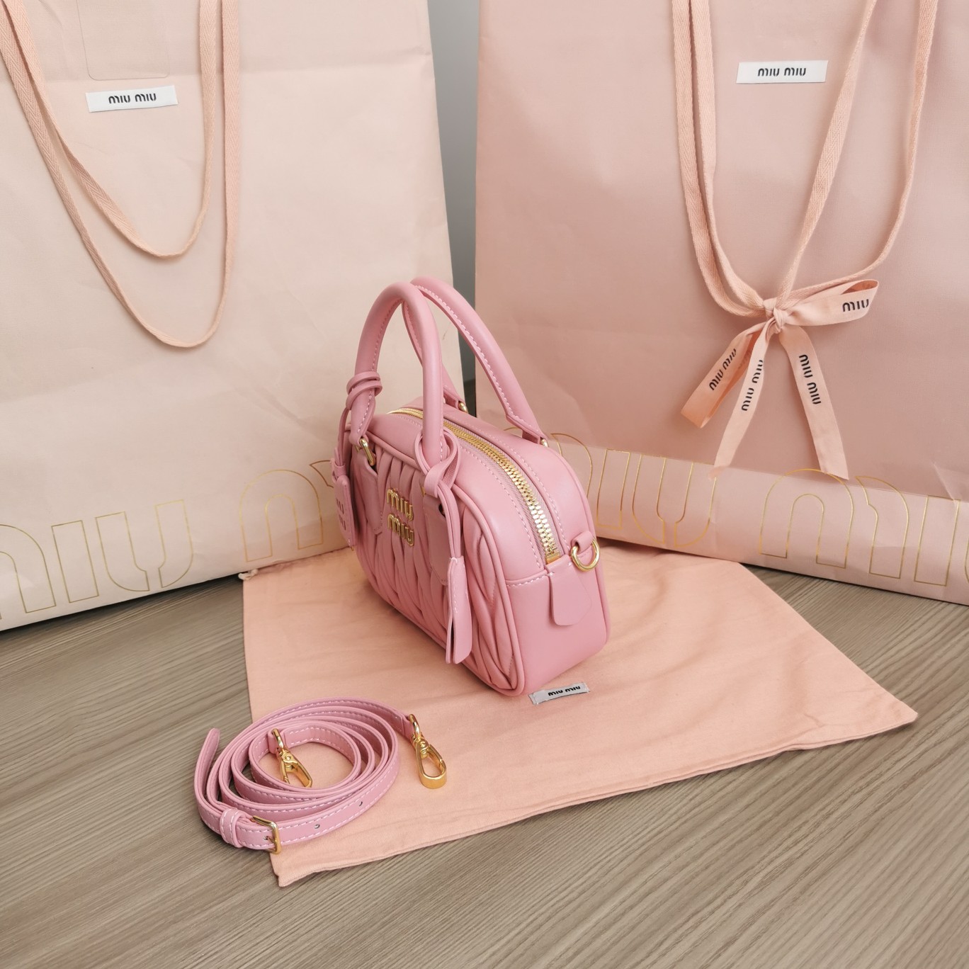 最高級MiuMiuスーパーコピー ミュウミュウバッグコピー アルカディ マテラッセレザー バッグ ピンク 5BB123_N88_F0638_V_YOO レザー ゴールド金具 - 画像 (8)
