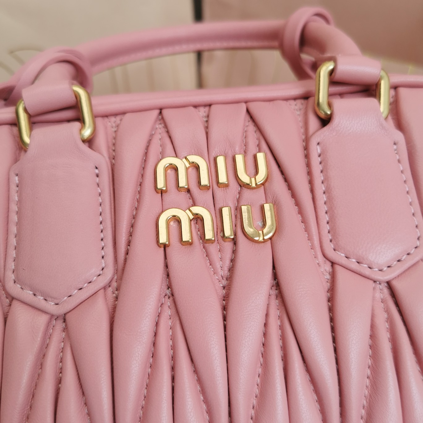 最高級MiuMiuスーパーコピー ミュウミュウバッグコピー アルカディ マテラッセレザー バッグ ピンク 5BB123_N88_F0638_V_YOO レザー ゴールド金具 - 画像 (6)