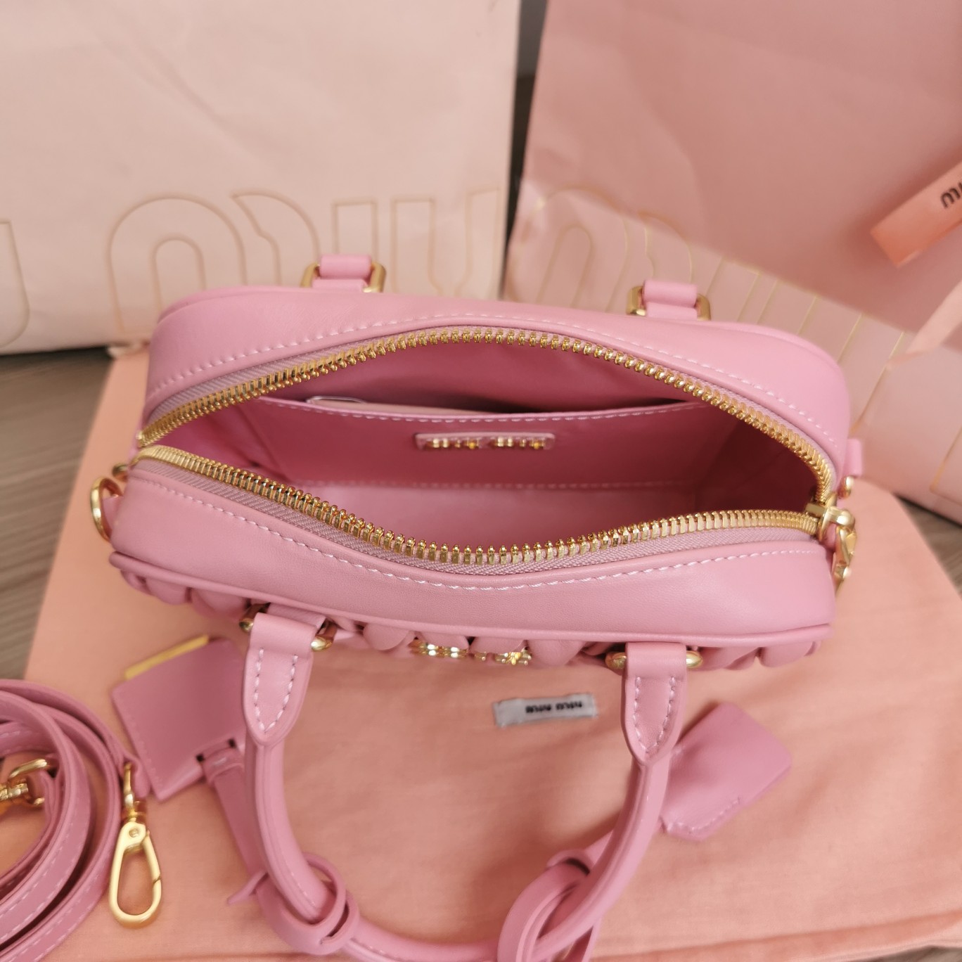 最高級MiuMiuスーパーコピー ミュウミュウバッグコピー アルカディ マテラッセレザー バッグ ピンク 5BB123_N88_F0638_V_YOO レザー ゴールド金具 - 画像 (3)