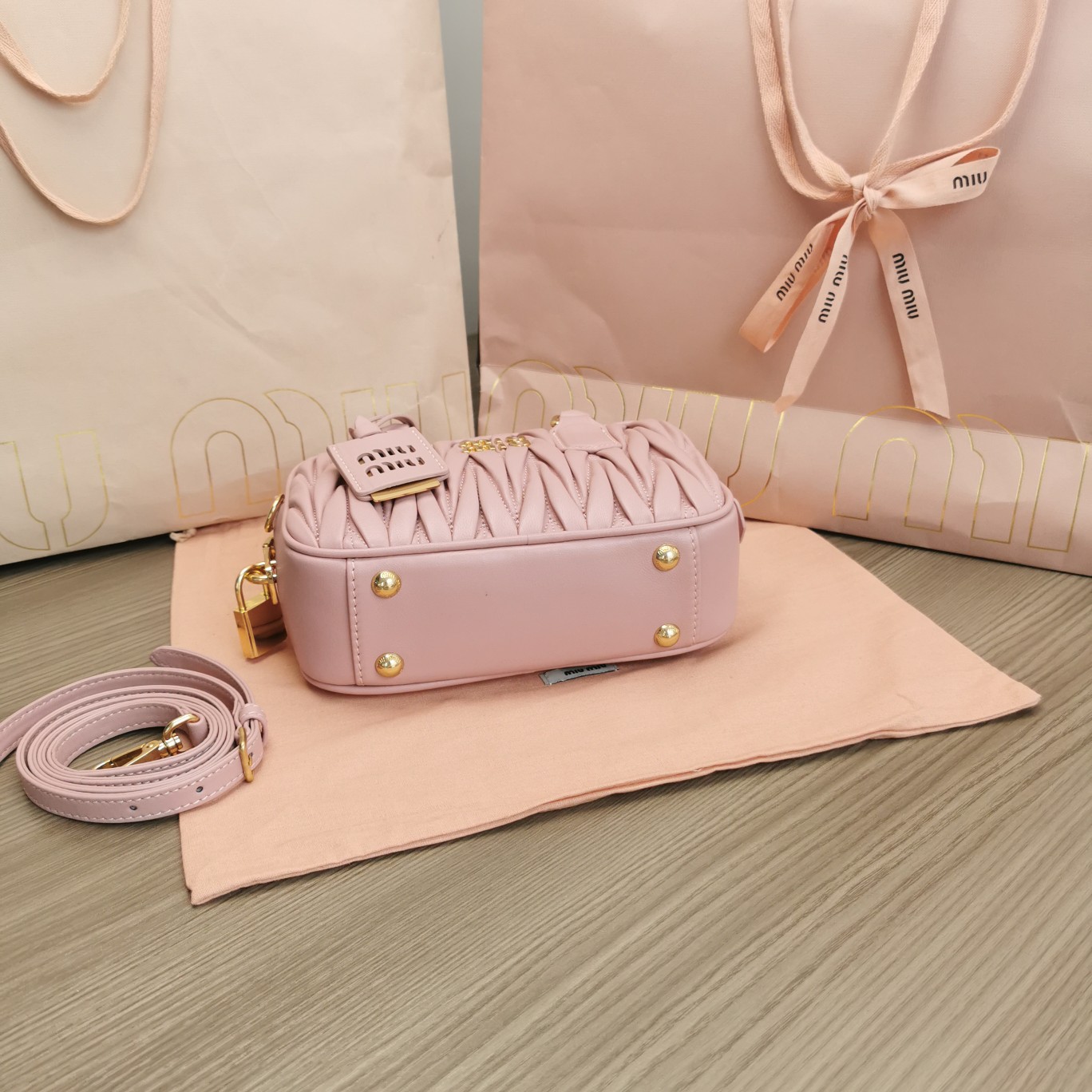 最高級MiuMiuスーパーコピー ミュウミュウバッグコピー アルカディ マテラッセレザー バッグ ピンク 5BB123_N88_F0E18_V_YOO レザー ゴールド金具 - 画像 (7)
