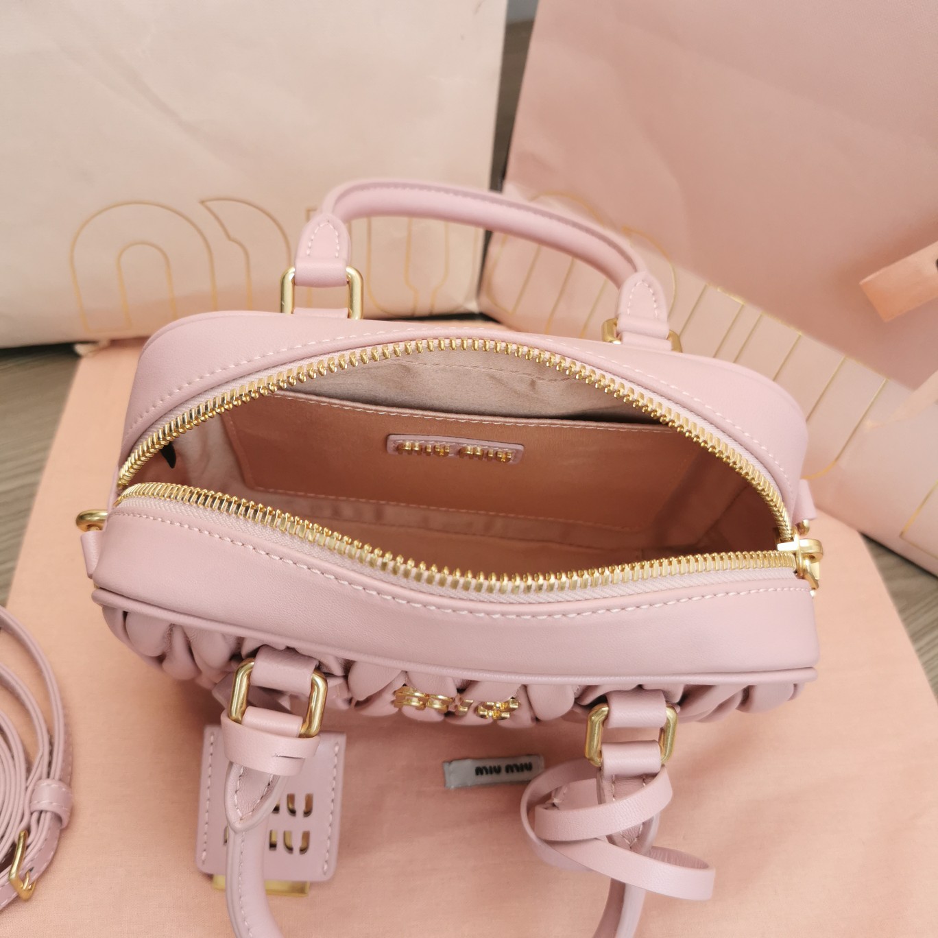 最高級MiuMiuスーパーコピー ミュウミュウバッグコピー アルカディ マテラッセレザー バッグ ピンク 5BB123_N88_F0E18_V_YOO レザー ゴールド金具 - 画像 (3)