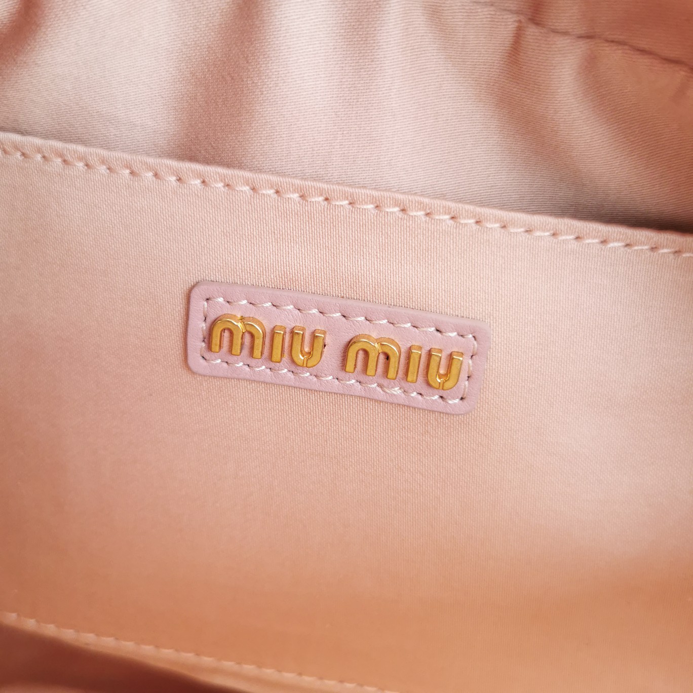 最高級MiuMiuスーパーコピー ミュウミュウバッグコピー アルカディ マテラッセレザー バッグ ピンク 5BB123_N88_F0E18_V_YOO レザー ゴールド金具 - 画像 (2)