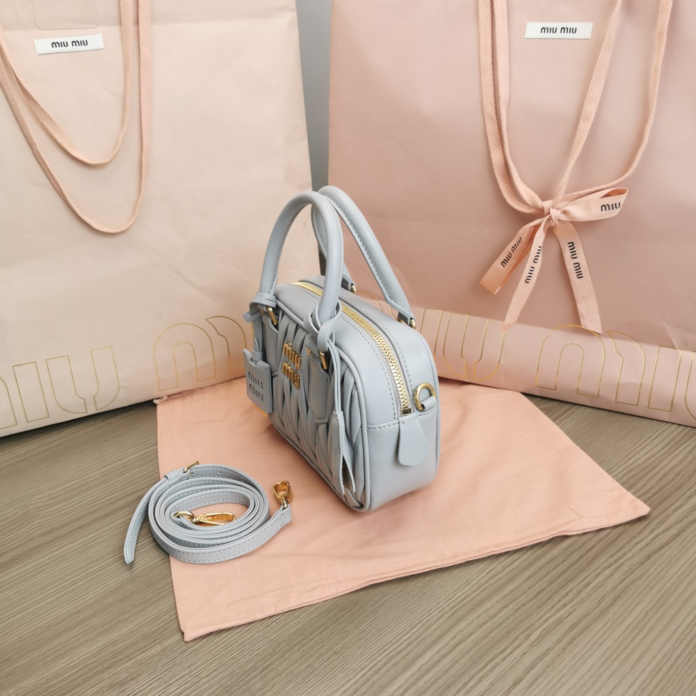 最高級MiuMiuスーパーコピー ミュウミュウバッグコピー アルカディ マテラッセレザー バッグ パールグレー 5BB123_N88_F0164_V_YOO レザー ゴールド金具 - 画像 (8)
